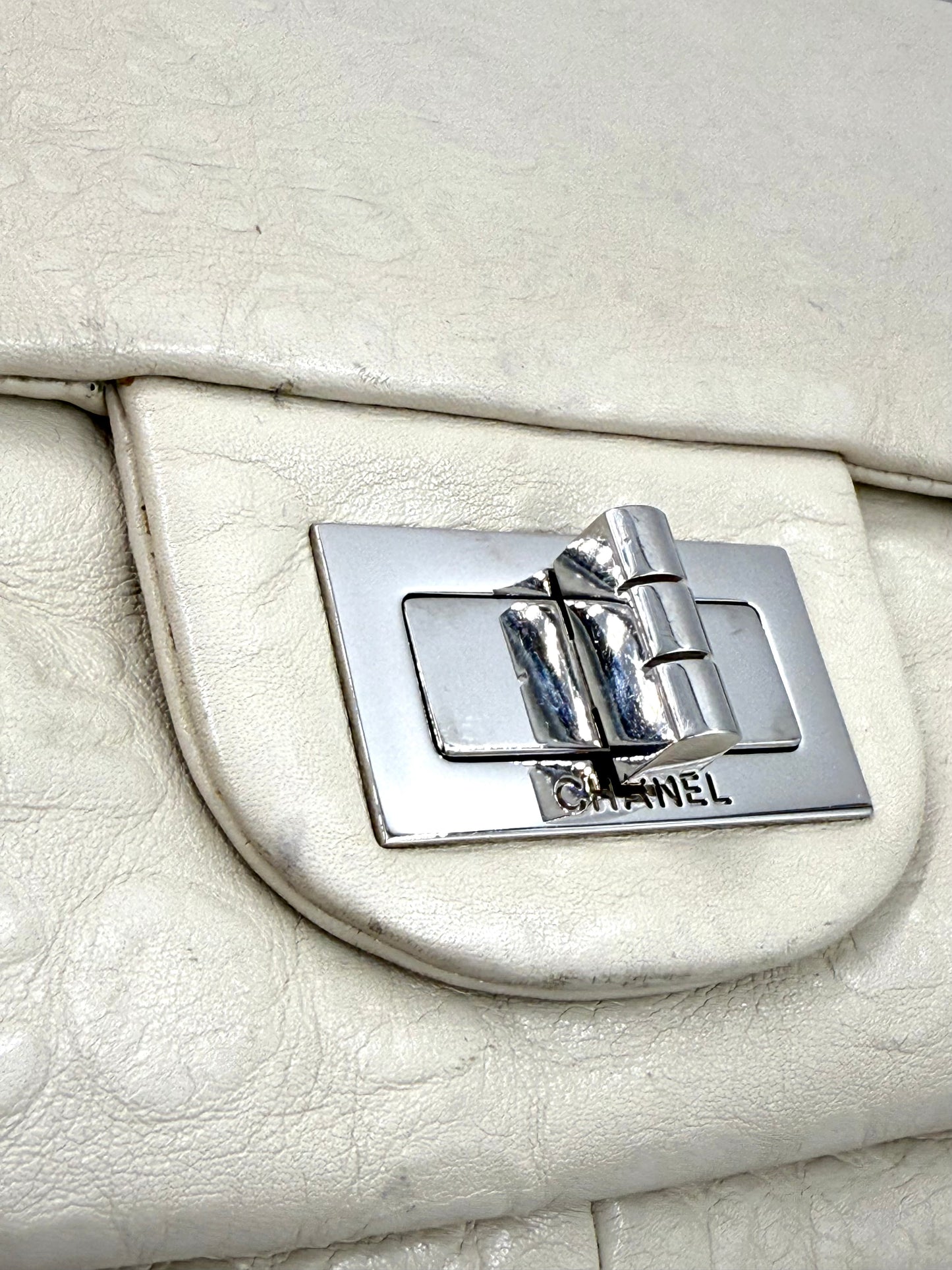 CHANEL Double Flap Bag Jumbo creme