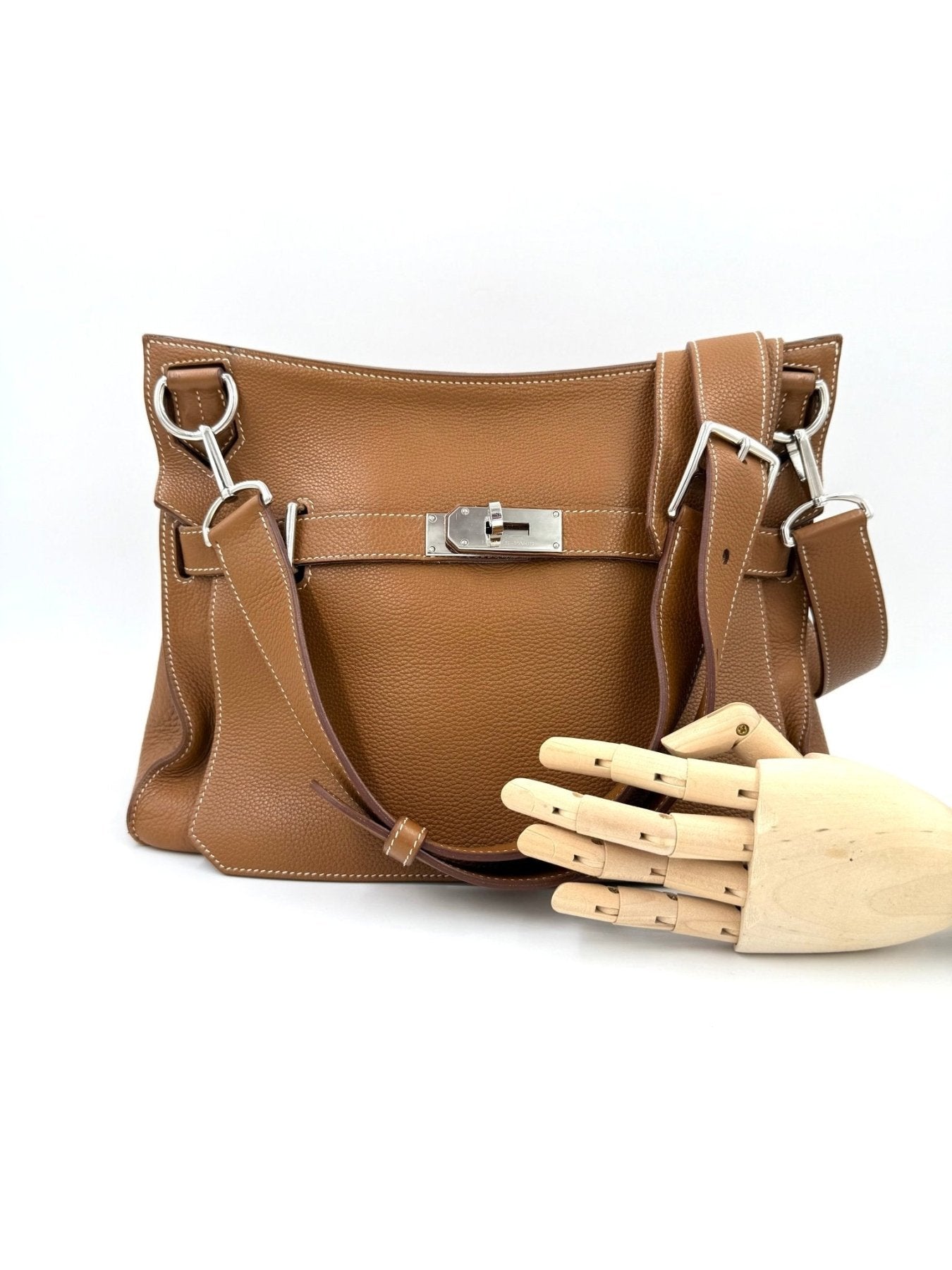 HERMES Jypsiere 34 Handtasche in Gold mit Palladium Hardware, verstellbarem Schulterriemen und klassischem Design