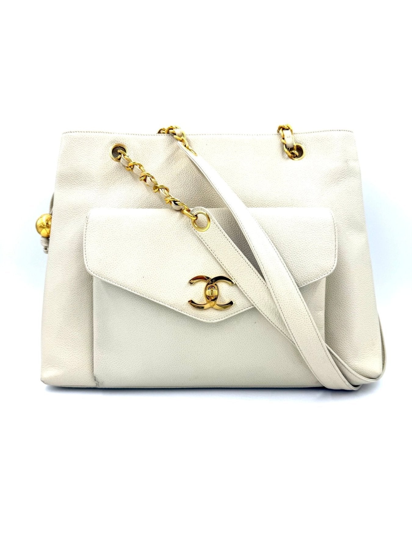 CHANEL Shopper in cremefarbenem Leder mit goldener Kette und CC-Logo, elegante Vintage-Handtasche mit Aussenfach