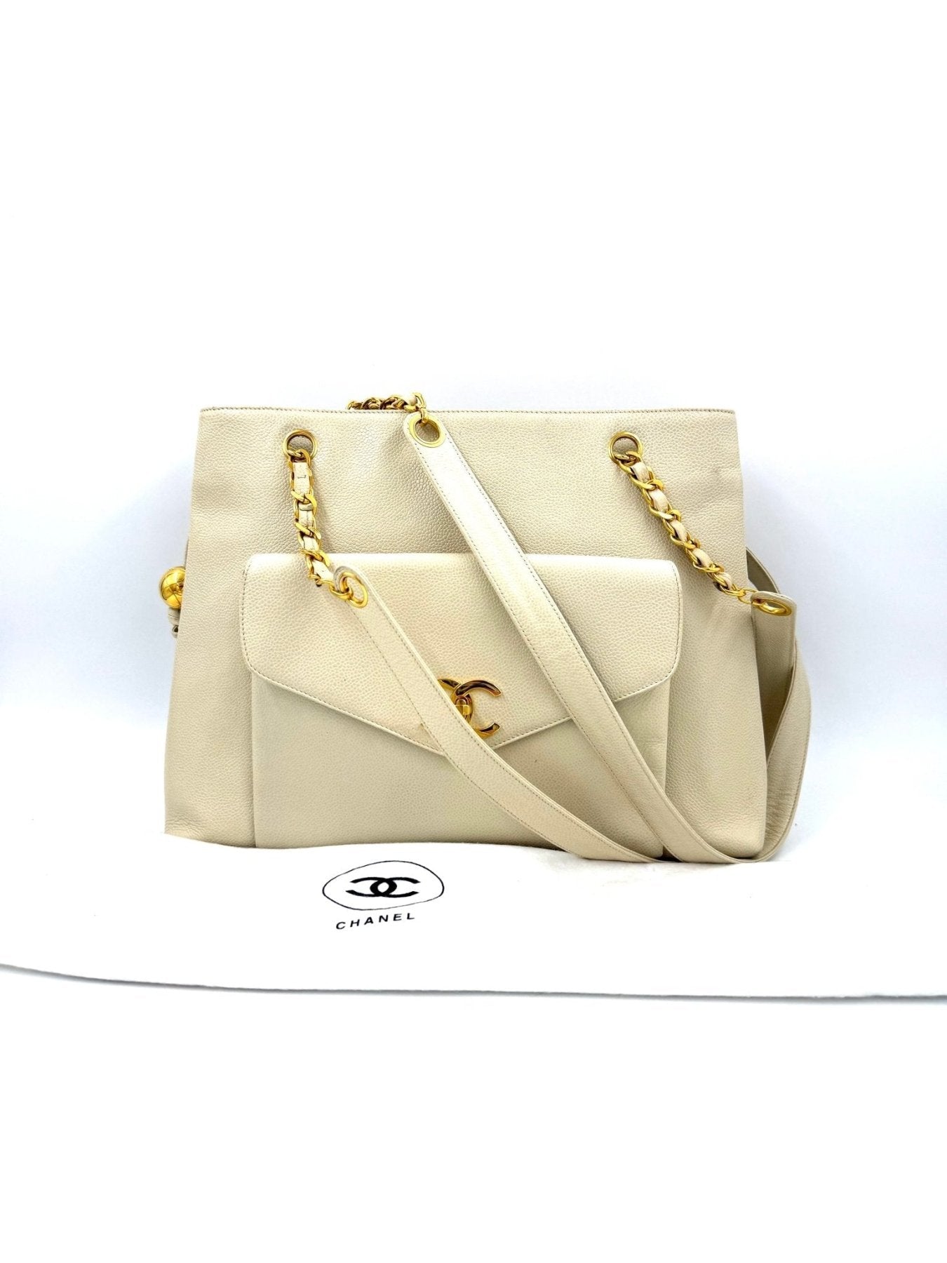 CHANEL Shopper creme Handtasche mit goldfarbener Hardware, Lederriemen und CC-Logo auf Vordertasche, klassischer Stil
