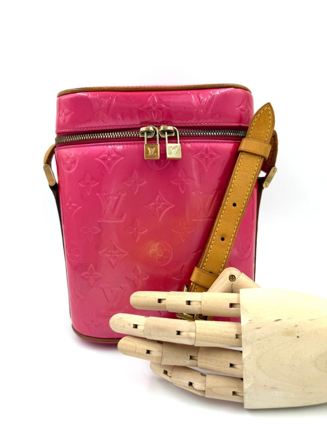 Louis Vuitton Sullivan Vertical Monogram Vernis Handtasche in Pink mit Lederriemen und Monogram-Praegung auf glaenzendem Lack