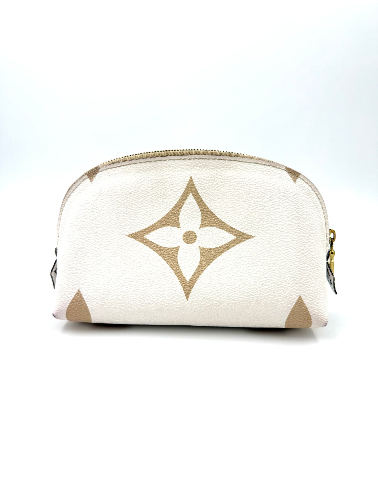 LOUIS VUITTON Pochette Cosmetique „By the Pool“ kahki