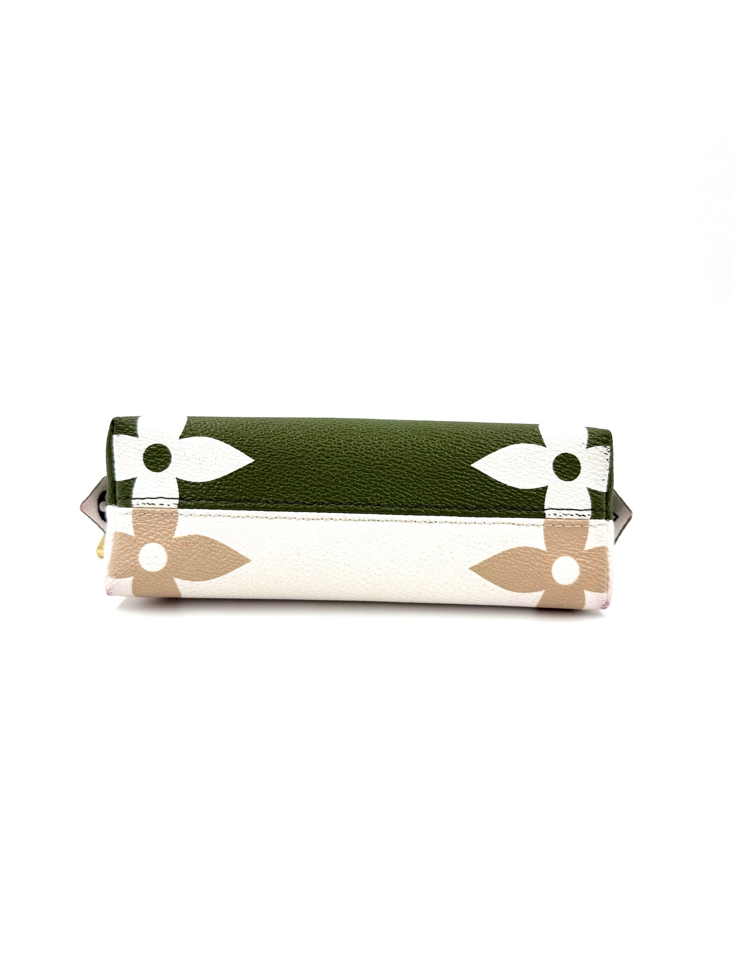 LOUIS VUITTON Pochette Cosmetique „By the Pool“ kahki