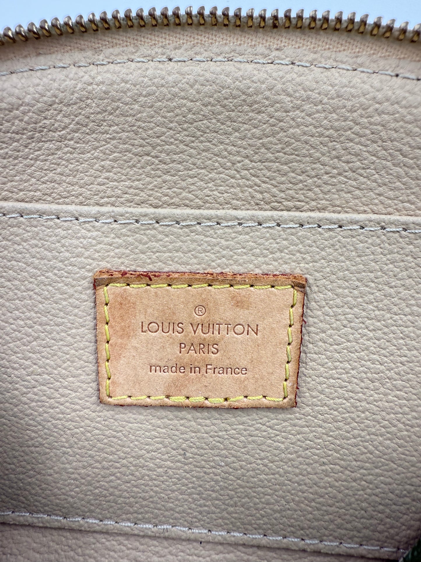 LOUIS VUITTON Pochette Cosmetique „By the Pool“ kahki