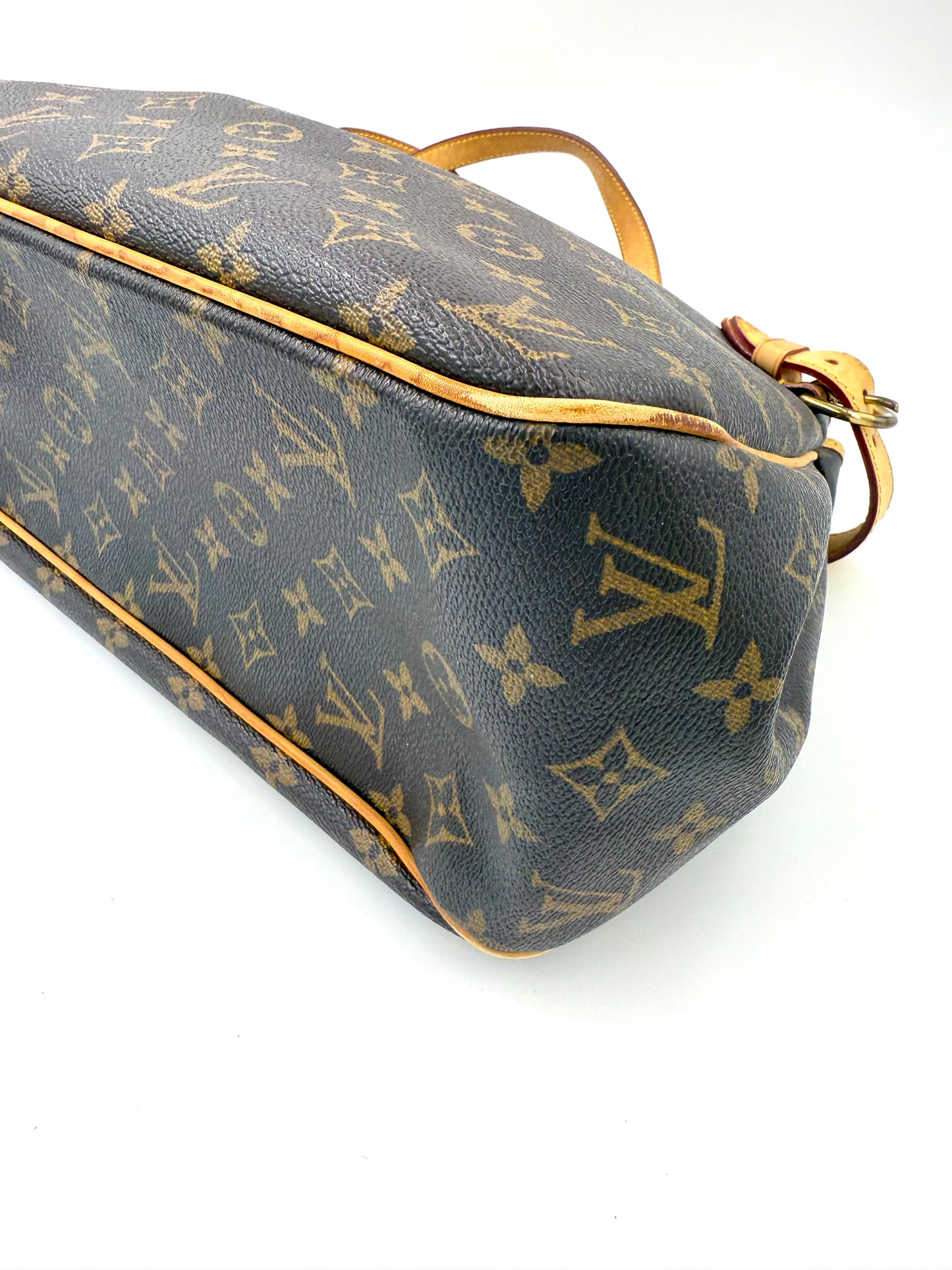 LOUIS VUITTON Batignolles Horizontal Monogram Canvas