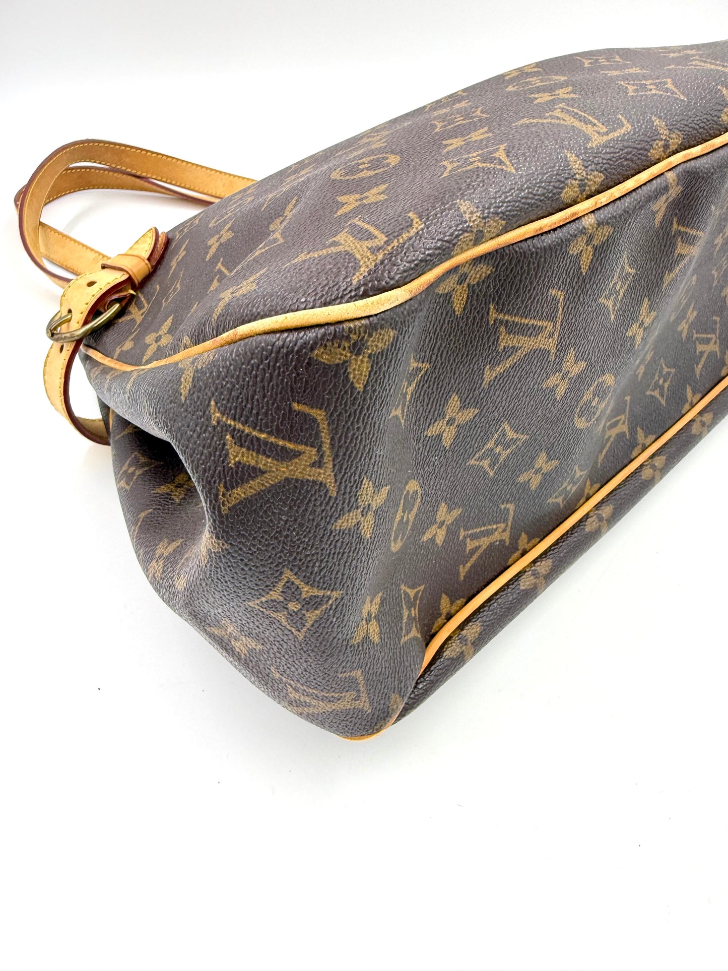 LOUIS VUITTON Batignolles Horizontal Monogram Canvas