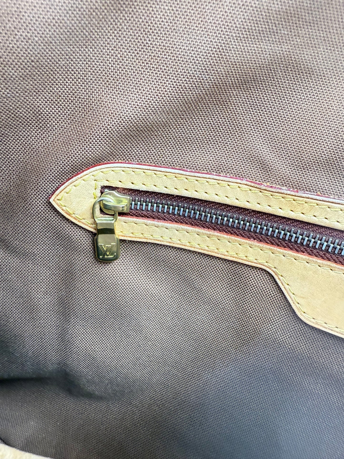 LOUIS VUITTON Batignolles Horizontal Monogram Canvas