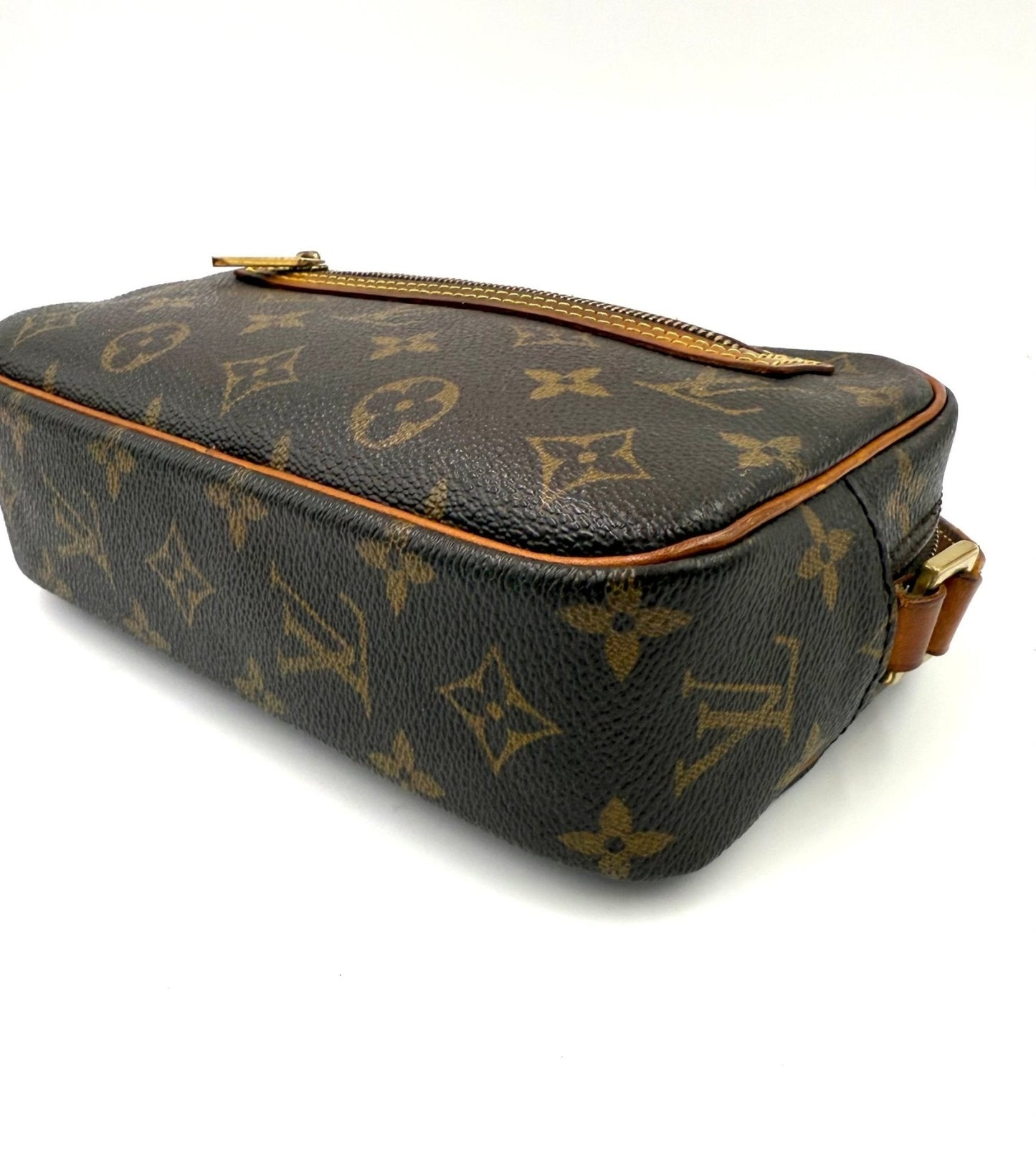 Louis Vuitton Pochette Cite PM Monogram Canvas Tasche mit klassischem LV Muster und braunen Lederdetails