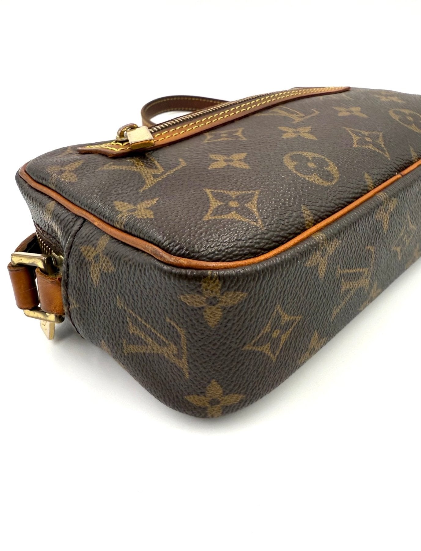 Louis Vuitton Pochette Cite PM Monogram Canvas Handtasche mit braunem Lederbesatz und charakteristischem LV Muster