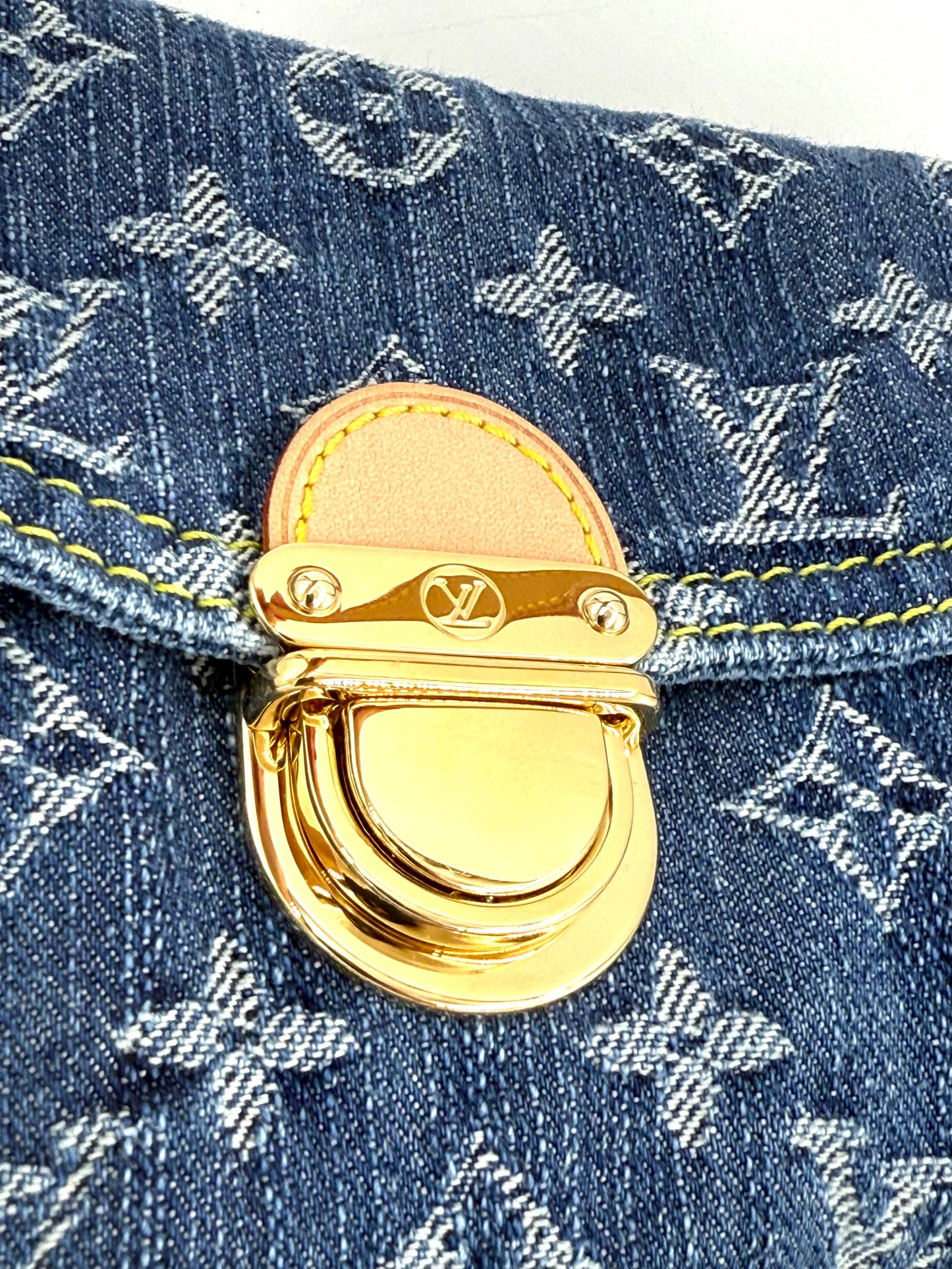 LOUIS VUITTON Mini Pleaty Monogram Denim