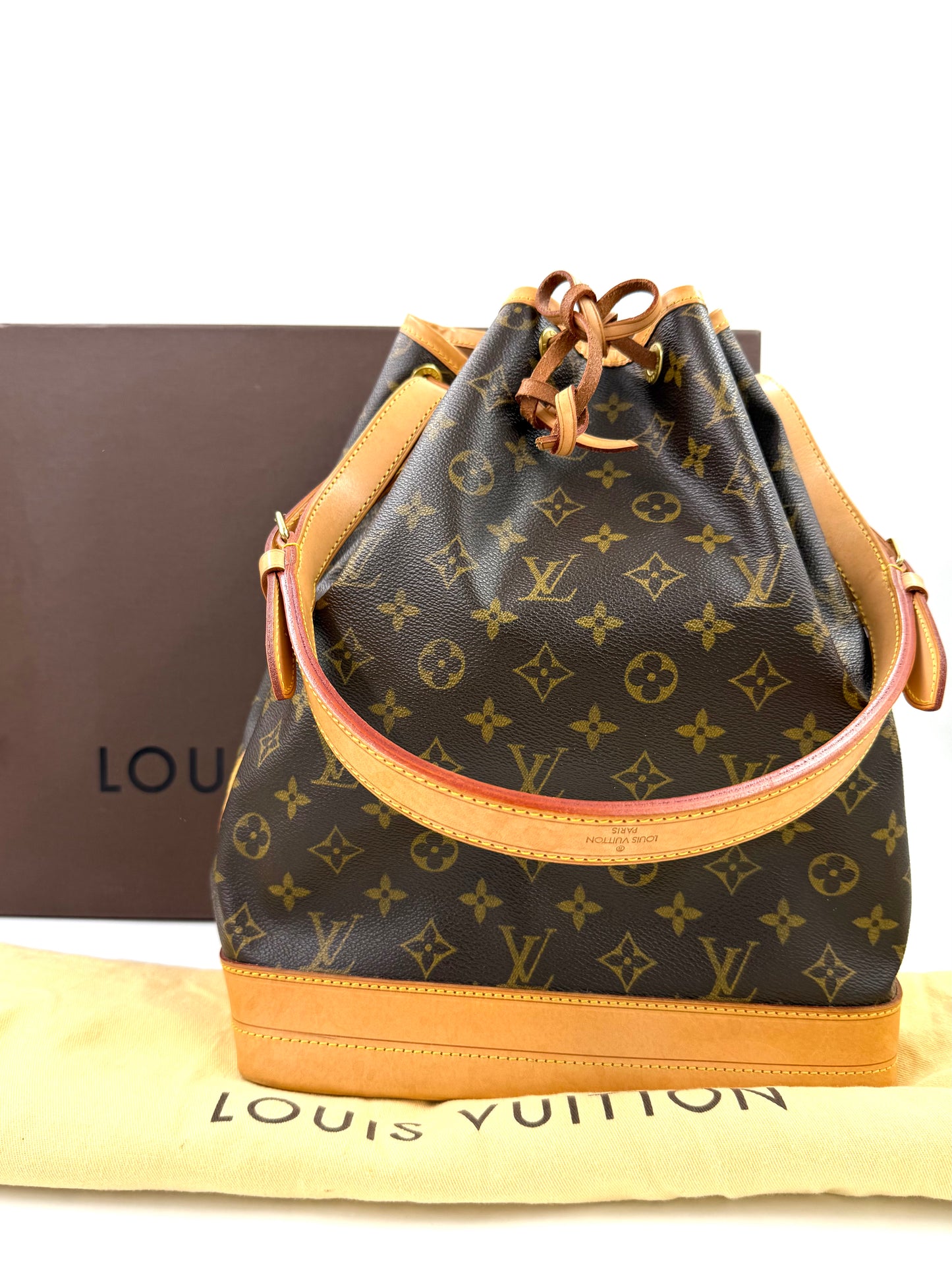 LOUIS VUITTON Noe grande Monogram Canvas