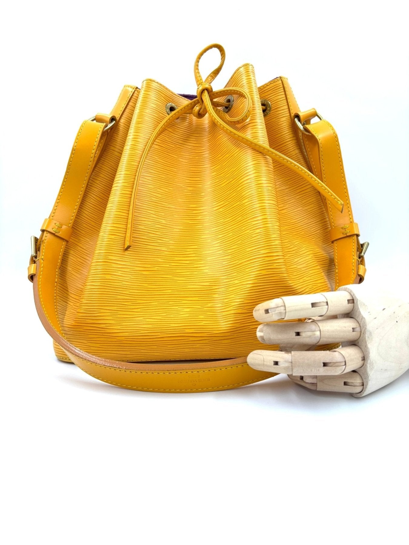 Louis Vuitton Noe petit Epi Beuteltasche in leuchtendem Gelb mit Kordelzug und charakteristischer Epi-Lederpraegung