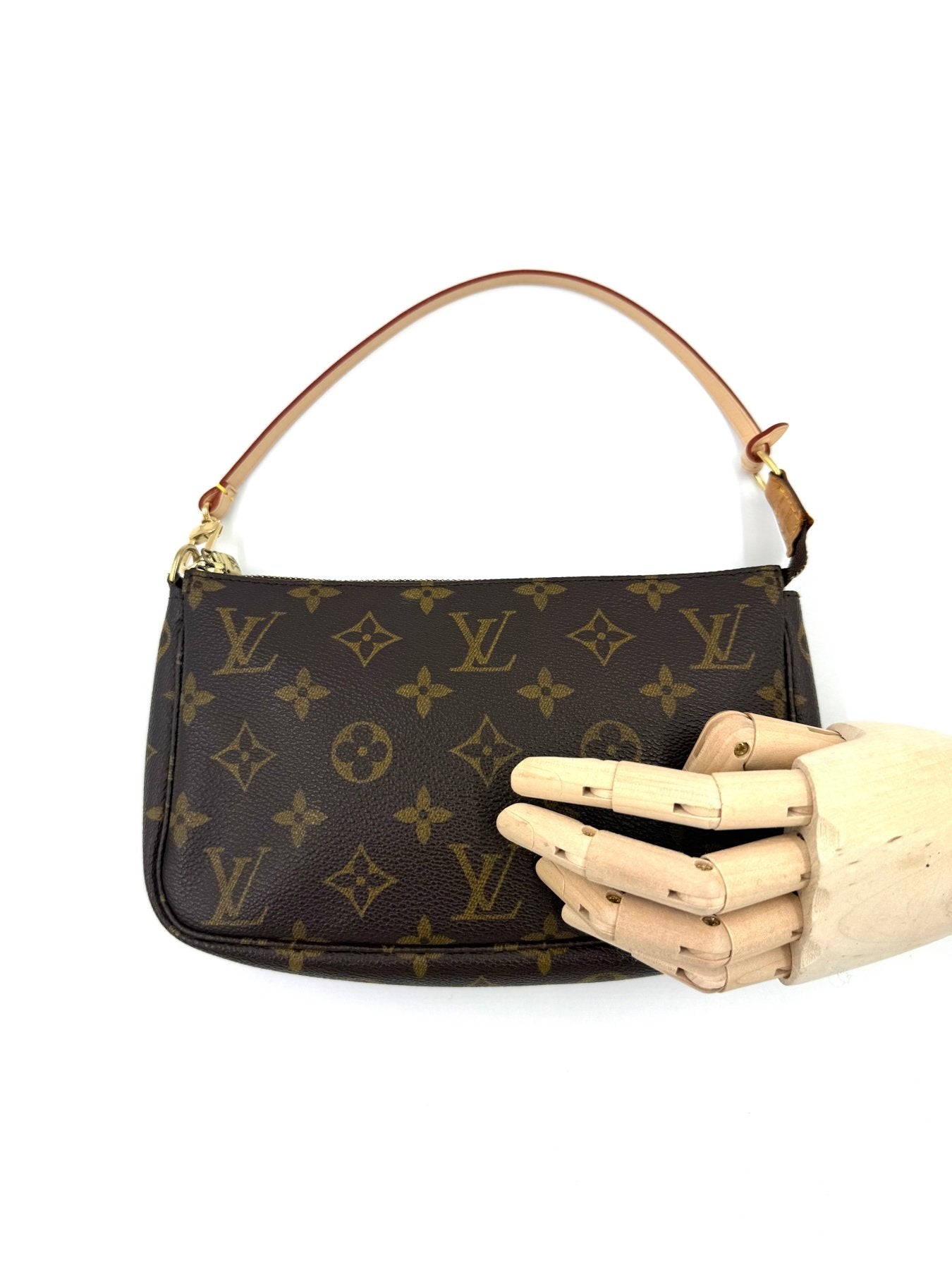 LOUIS VUITTON Pochette Accessoires Monogram Canvas - Clutch & Macarons - AR0051 - Clutch & Macarons -