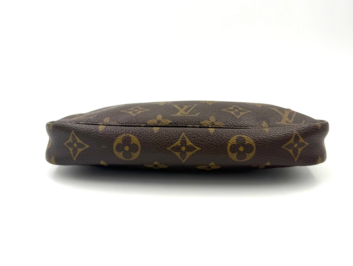 LOUIS VUITTON Pochette Accessoires Monogram Canvas - Clutch & Macarons - AR0051 - Clutch & Macarons -