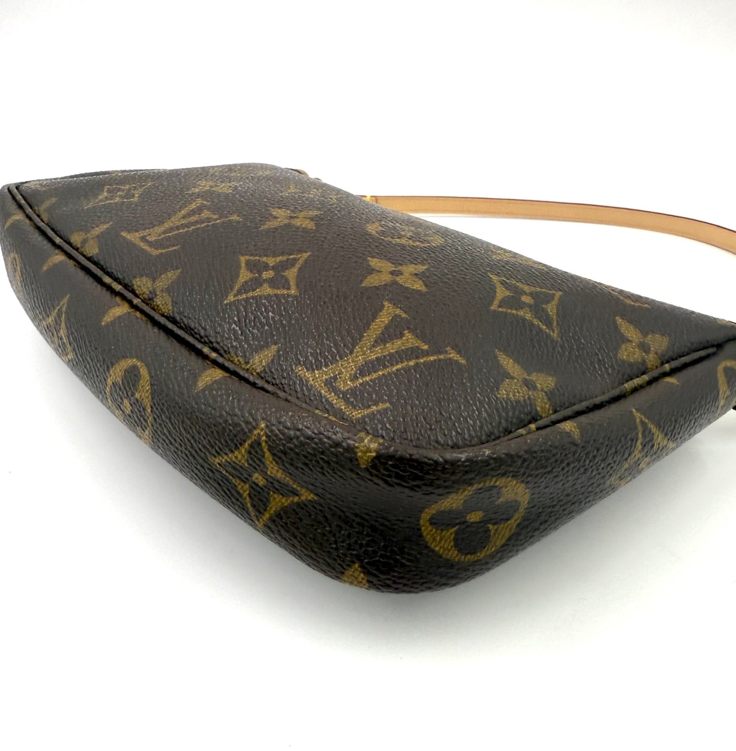LOUIS VUITTON Pochette Accessoires Monogram Canvas - Clutch & Macarons - AR0051 - Clutch & Macarons -