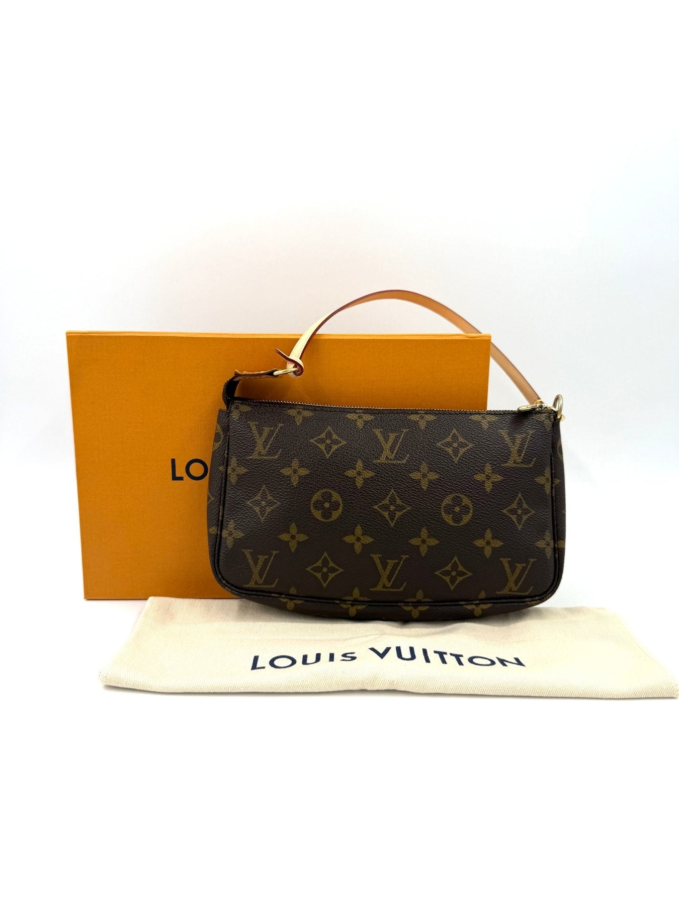 LOUIS VUITTON Pochette Accessoires Monogram Canvas - Clutch & Macarons - AR0051 - Clutch & Macarons -