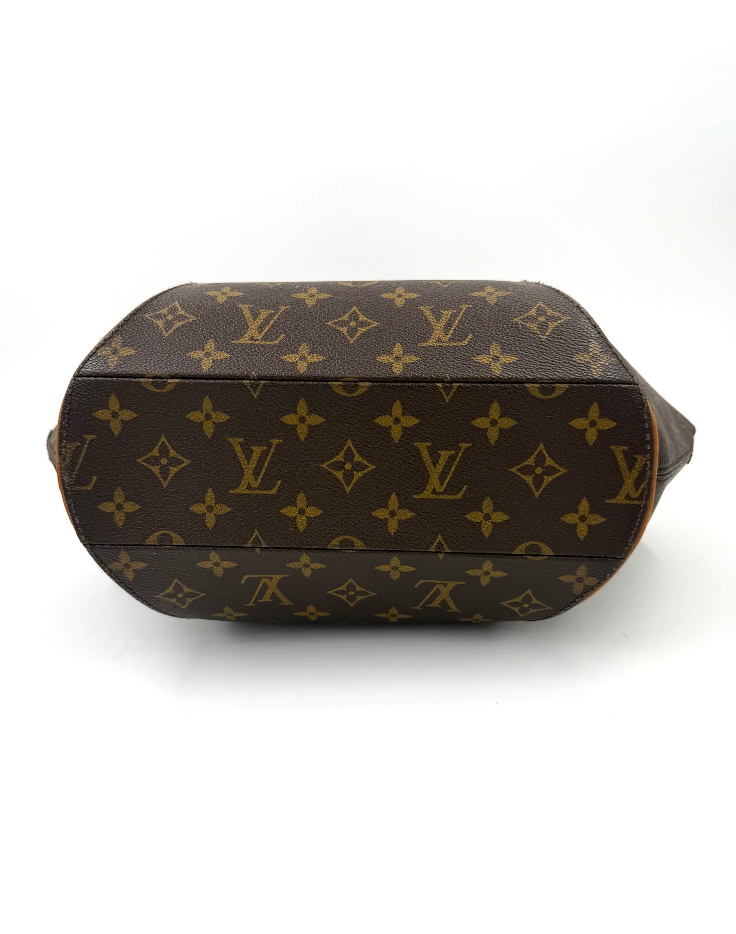 Louis Vuitton Ellipse MM Tasche aus Monogram Canvas in Vintage-Optik, Unteransicht mit charakteristischem LV Muster