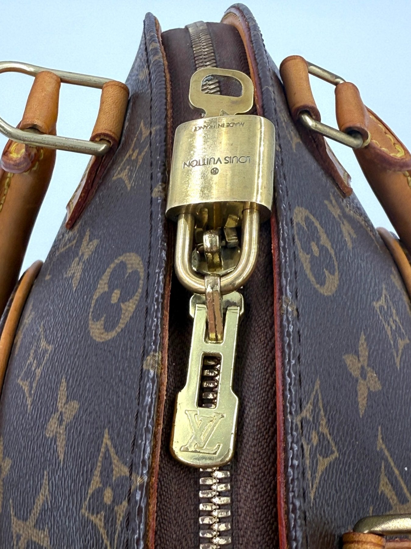 Louis Vuitton Ellipse MM Monogram Canvas Vintage Handtasche mit goldenem Reissverschluss und Monogram Muster, braunen Lederdetails
