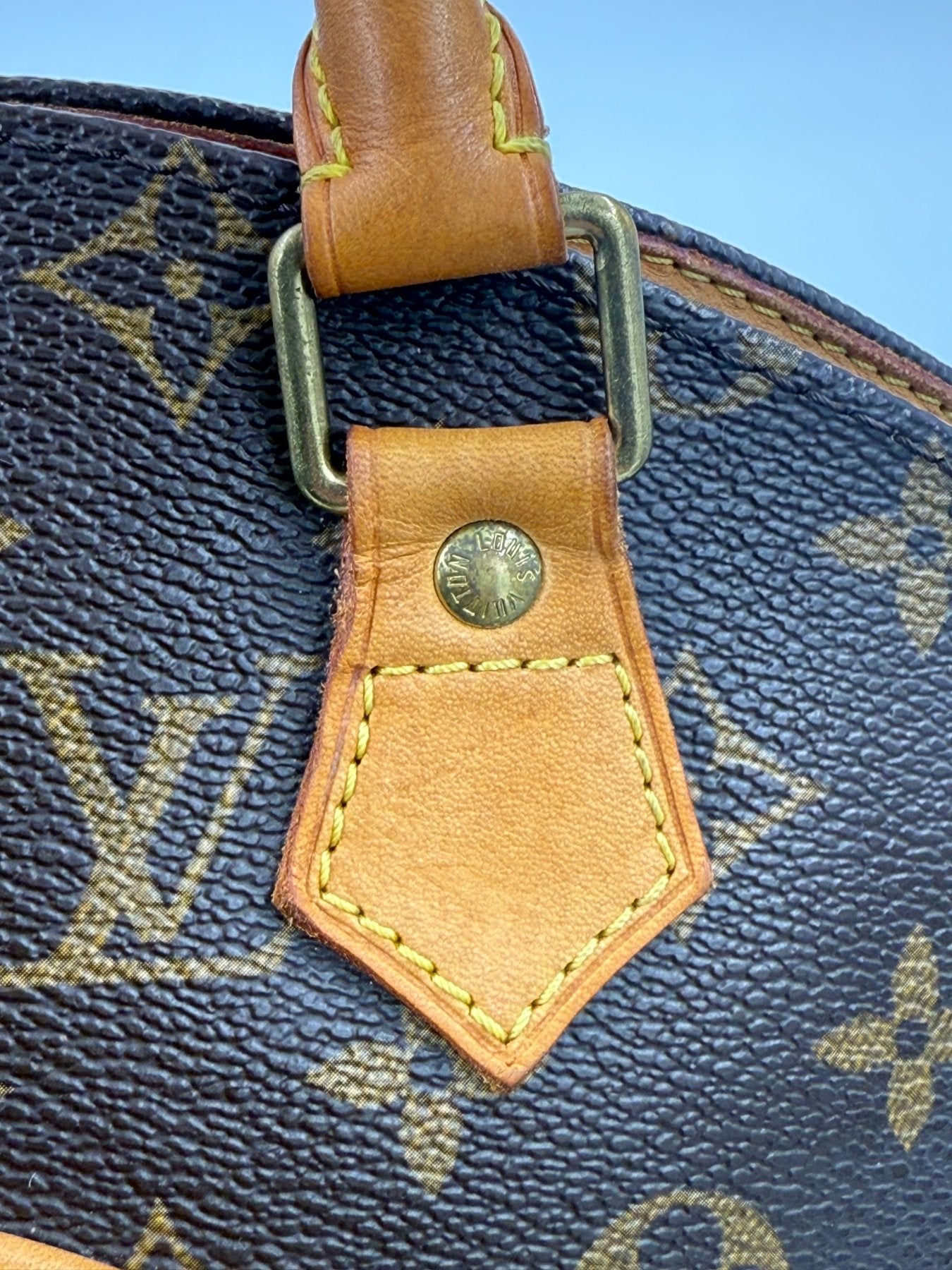 Louis Vuitton Ellipse MM Tasche Detail mit Monogram Canvas und Lederbesatz, Metallbeschlag in Vintage-Qualitaet