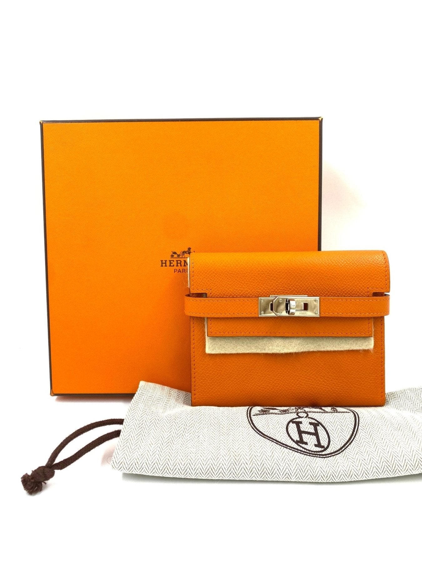 HERMES Kelly Portemonnaie aus orangefarbenem Epsomleder mit Palladiumbeschlagen, Box und Staubbeutel