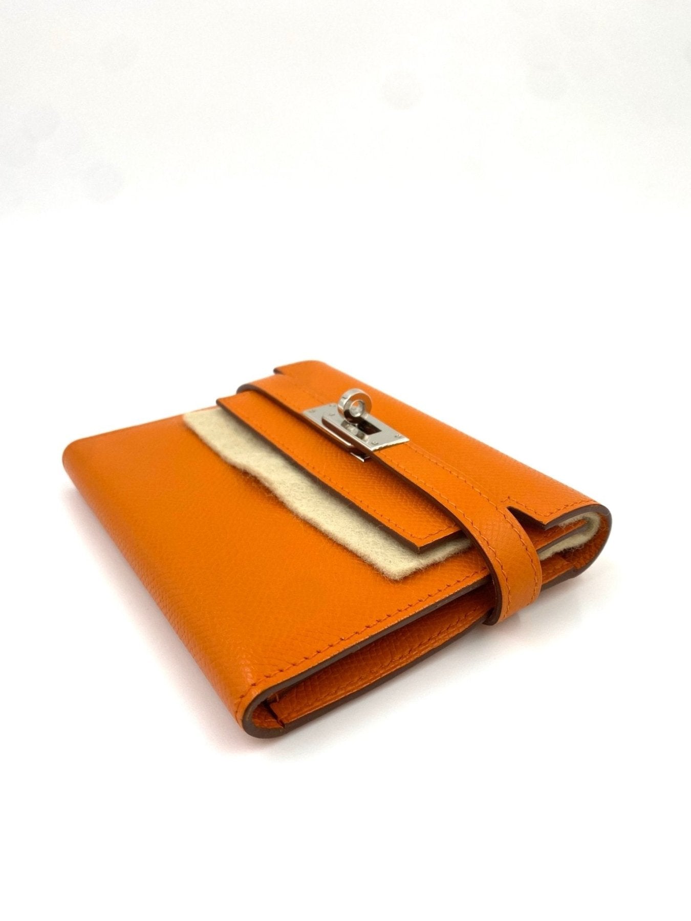 HERMES Kelly Portemonnaie aus orangefarbenem Epsomleder mit Palladium-Hardware und klassischem Kelly-Verschluss