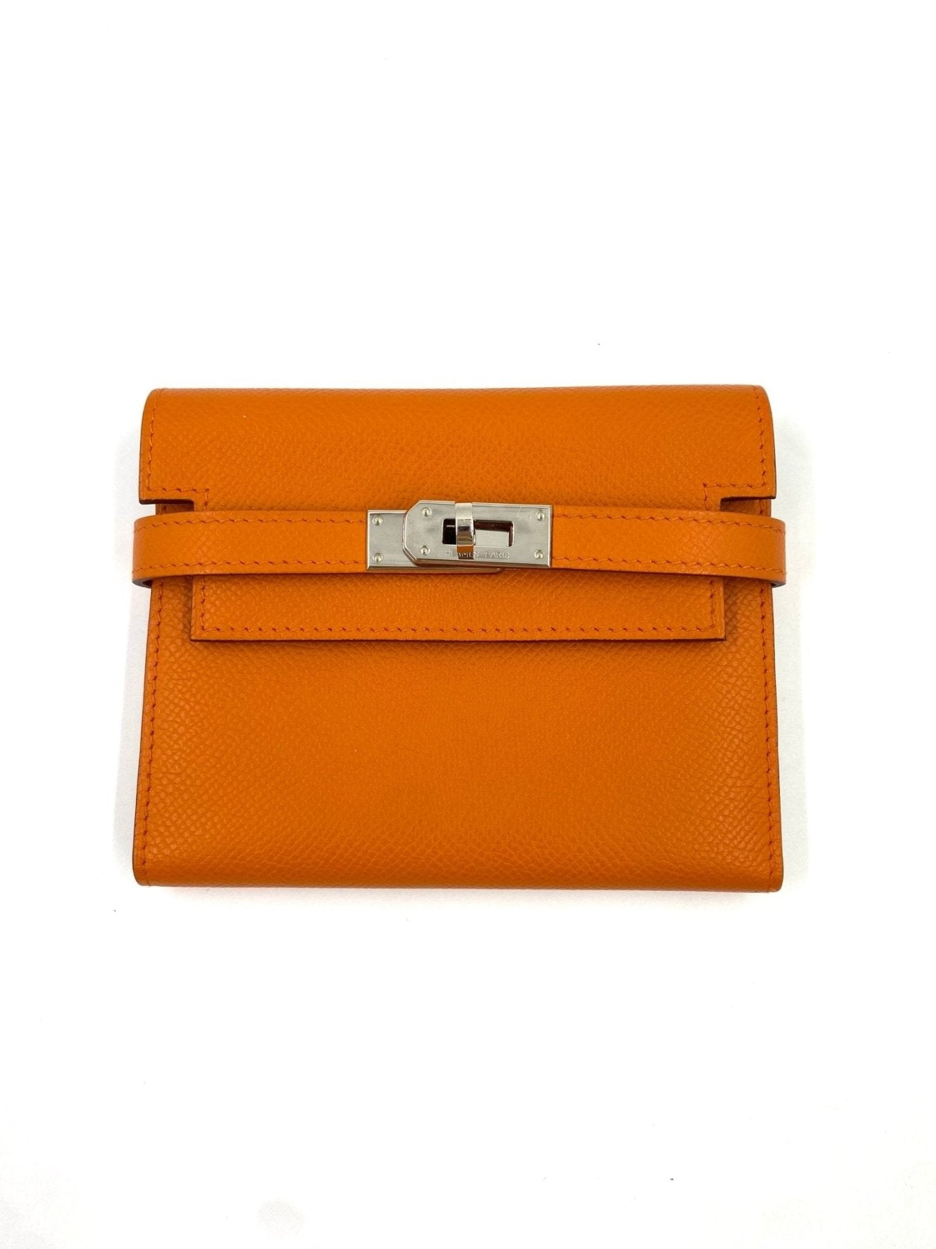 HERMES Kelly Portemonnaie aus orangefarbenem Epsomleder mit Palladium-Verschluss, strukturierte Oberflache