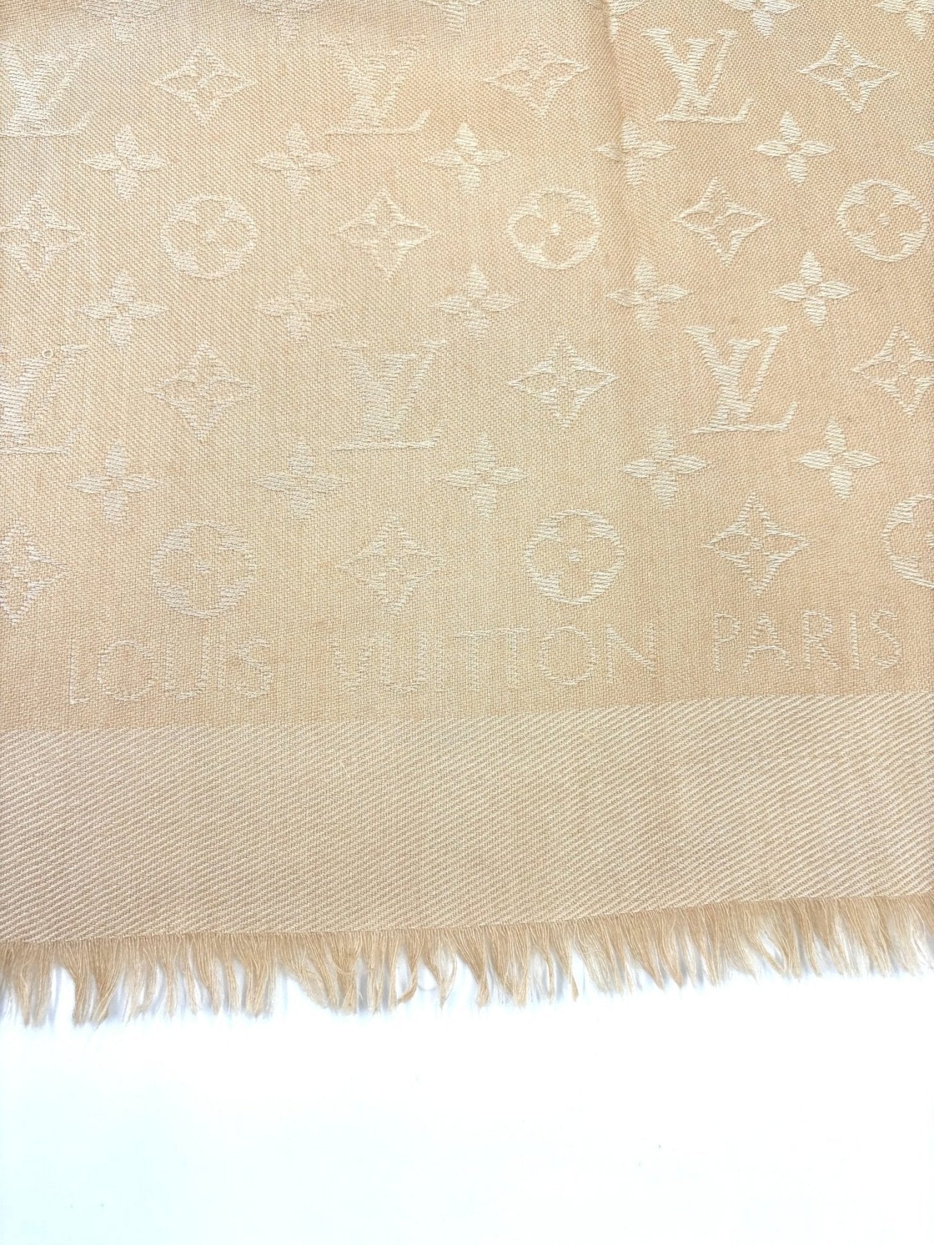 Louis Vuitton Monogram Schal in Creme mit klassischem LV-Muster und Fransen, aus Wolle-Seide-Mischgewebe