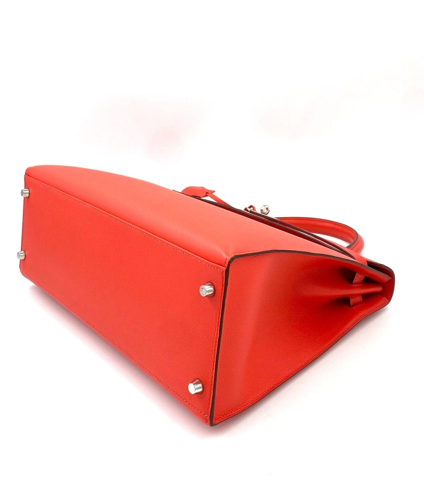 HERMES Kelly 35 Sellier Tasche in Rosa Jaipur aus Epsom Leder mit Palladiumbeschlagen, Seitenansicht der Taschenunterseite