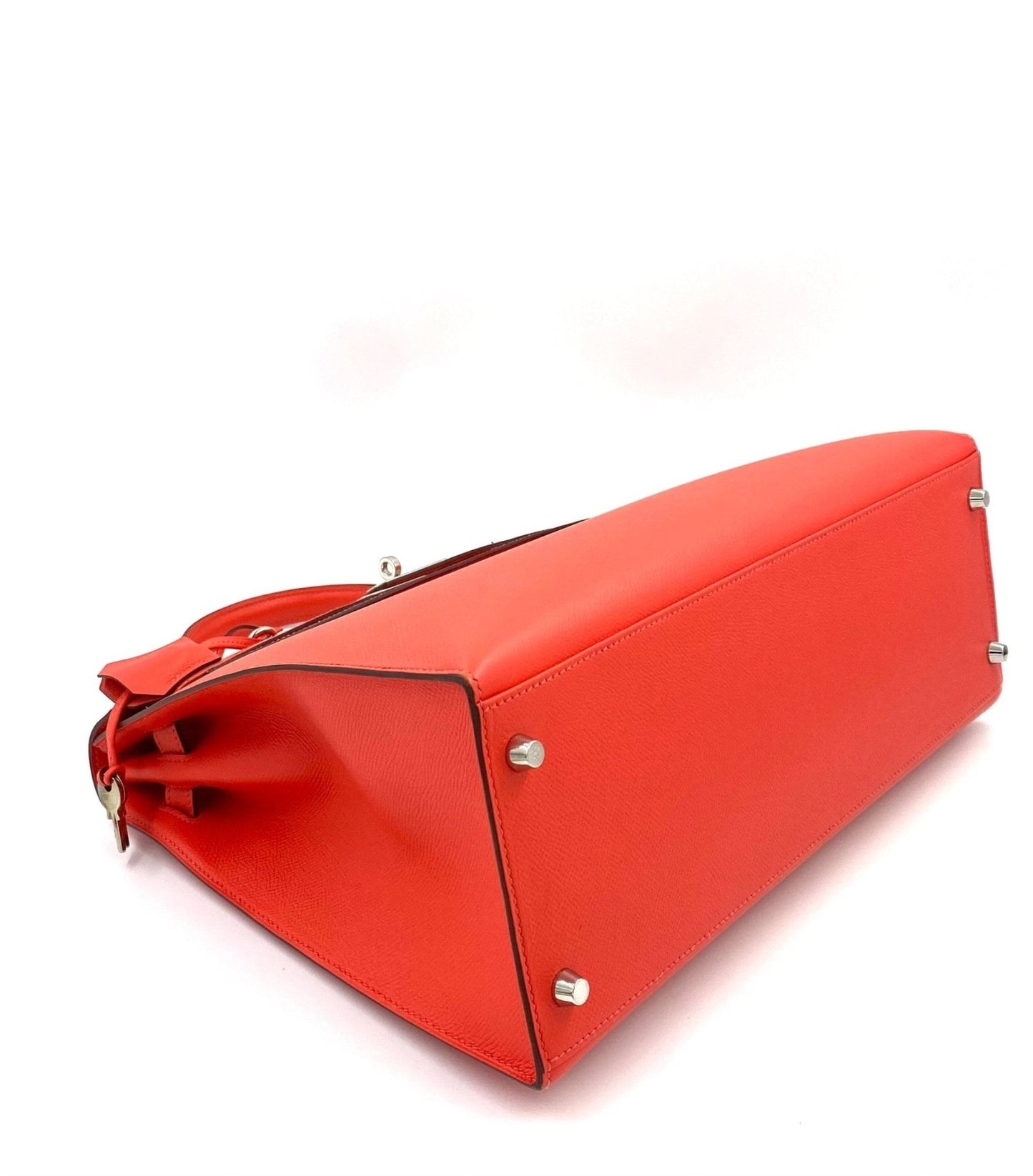HERMES Kelly 35 Sellier Tasche in Rose Jaipur Epsom Leder mit Palladium Hardware, seitliche Ansicht der Taschenstruktur