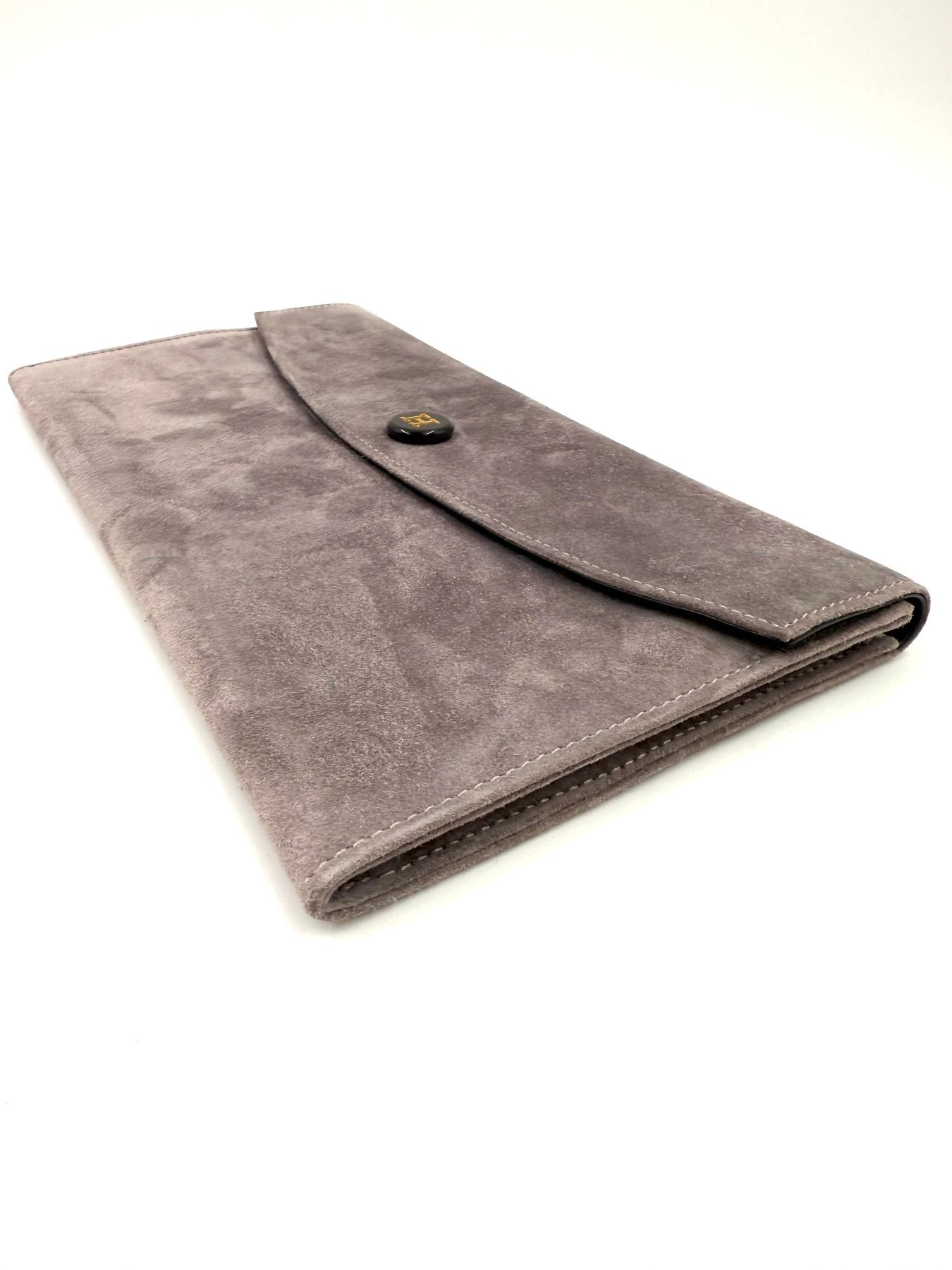 HERMÈS Clutch Suede steingrau - Clutch & Macarons - F im Quadrat; 2002 - Clutch & Macarons -
