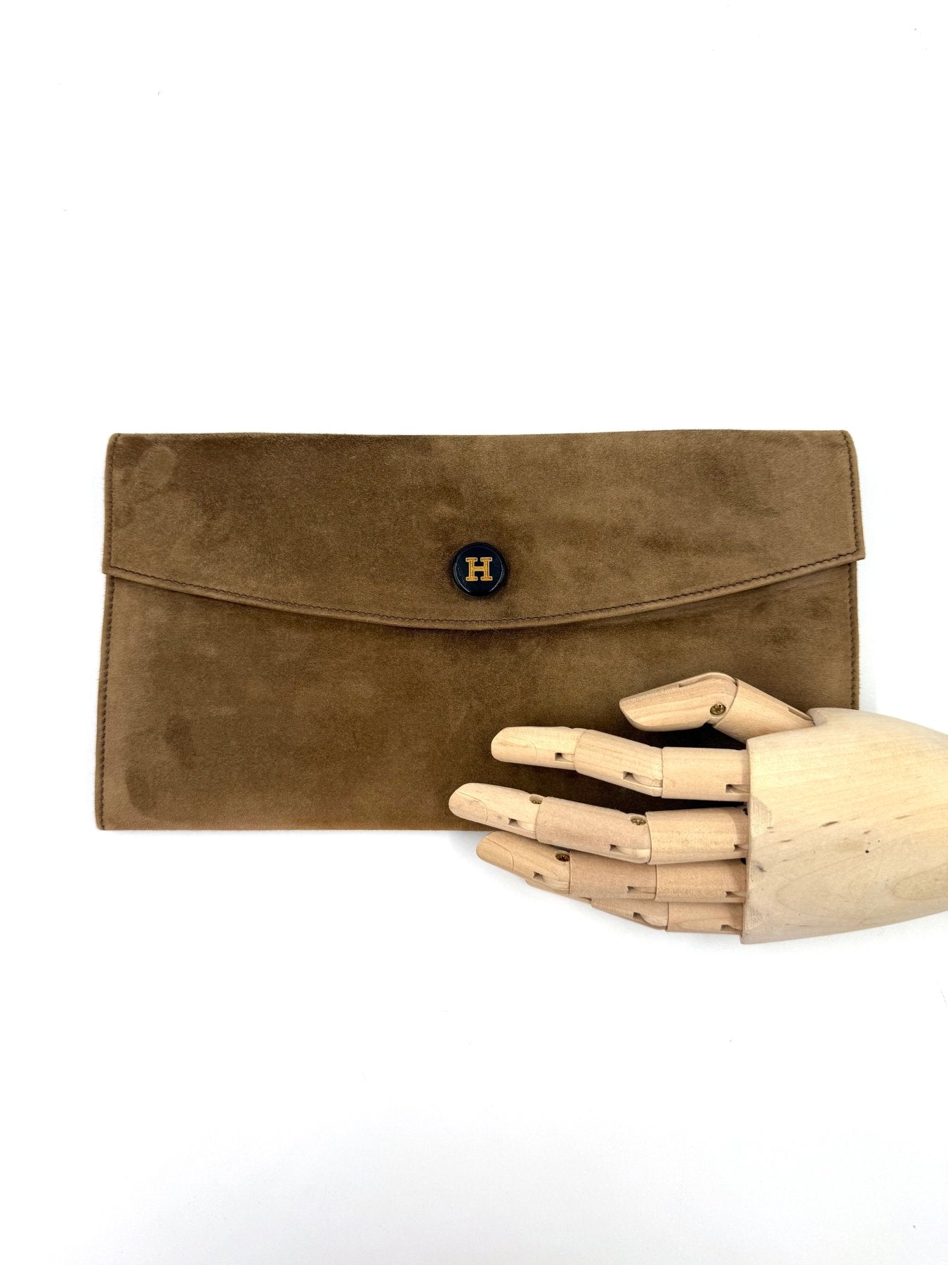 HERMÈS Pochette Suede beige - Clutch & Macarons - F im Quadrat; 2002 - Clutch & Macarons -