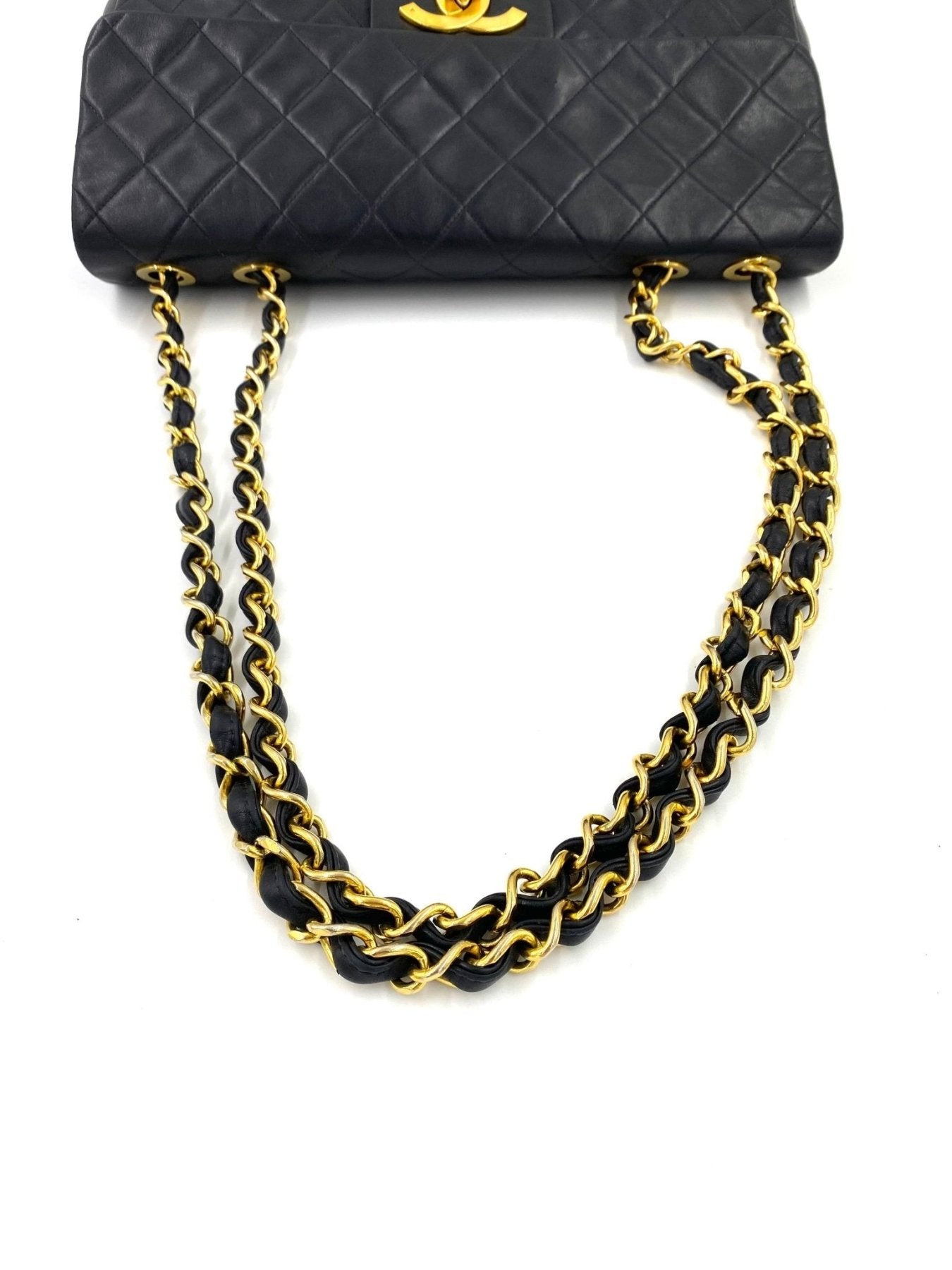 CHANEL Timeless Single Flap Maxi schwarze Tasche mit gestepptem Leder, goldenem CC-Logo und Kettenschulterriemen