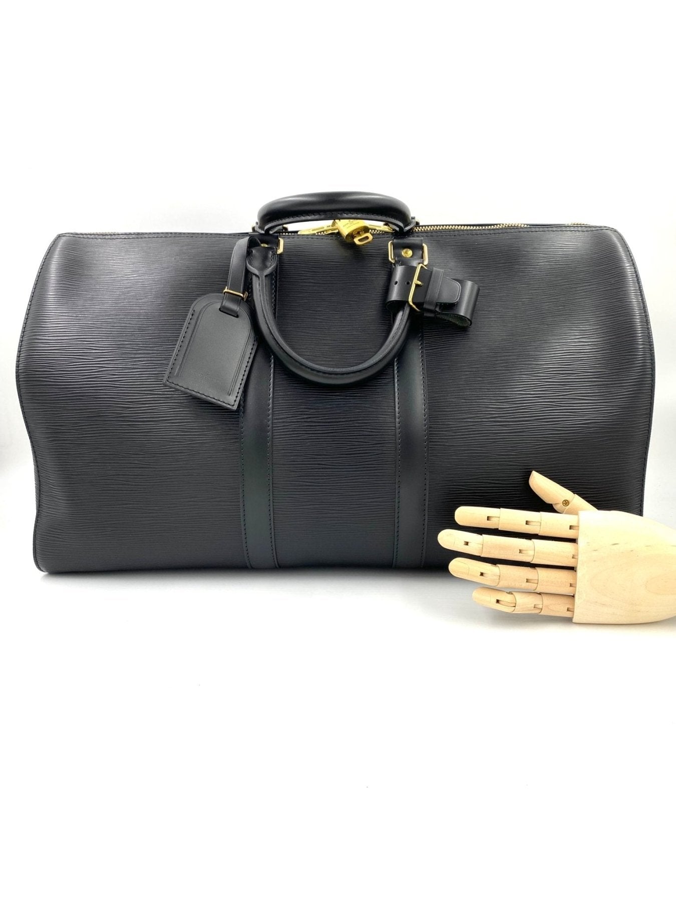 Louis Vuitton Keepall 45 Reisetasche in schwarzem Epi-Leder mit Golddetails, Tragegriffen und Namensschild