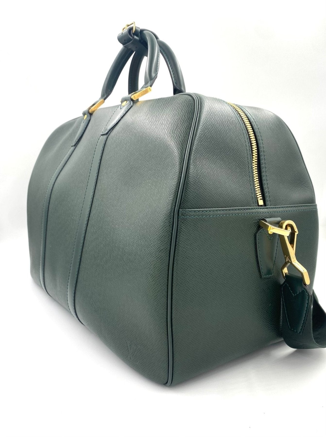 Louis Vuitton Kendall Taiga Reisetasche in dunkelgrunem Leder mit Golddetails und verstellbarem Schulterriemen