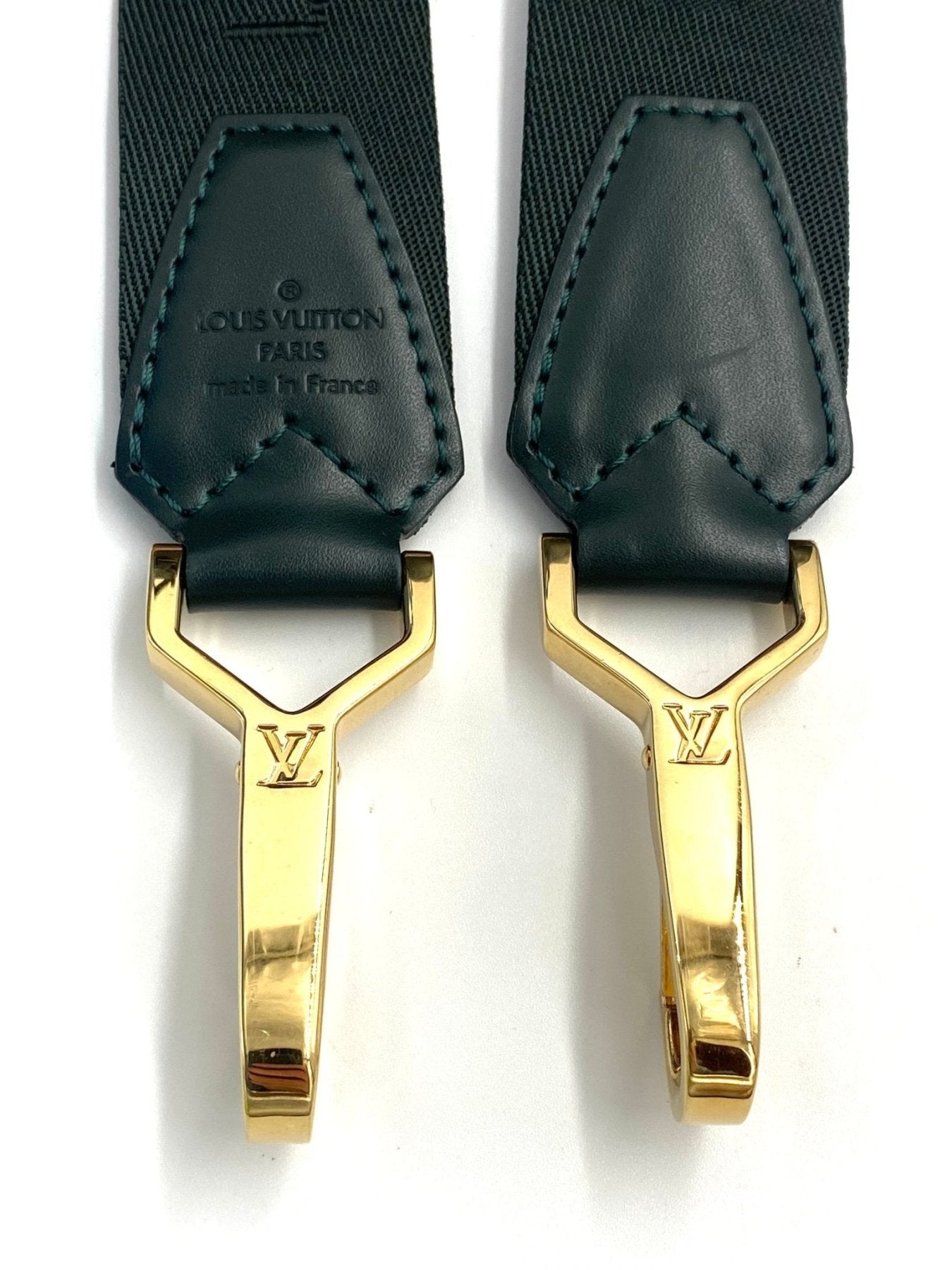 Louis Vuitton Kendall Taiga Schulterriemen in dunkelgrunem Leder mit goldenen Metallbeschlagen und LV Logo Pragung
