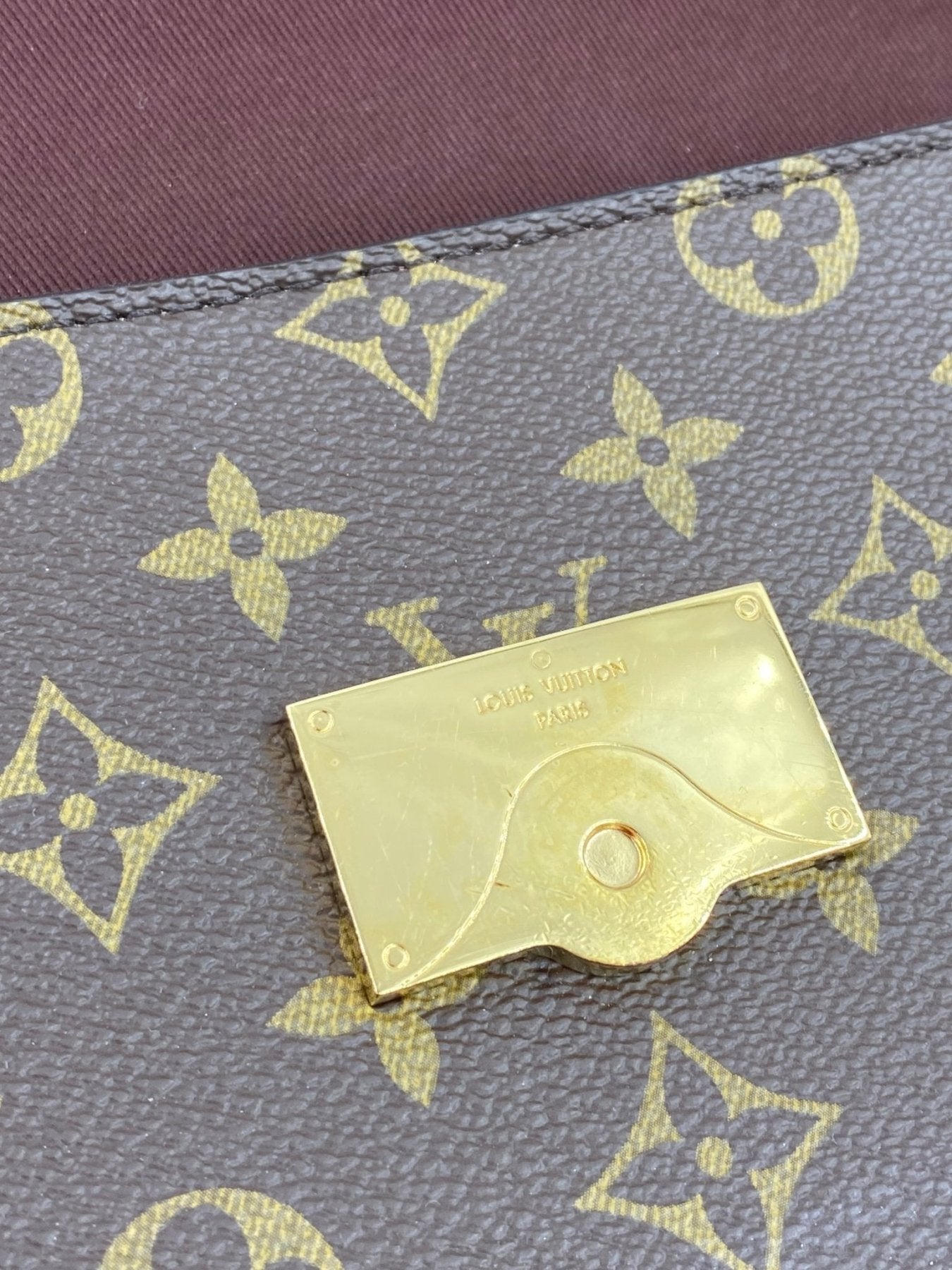 LOUIS VUITTON Cluny Monogram Canvas - Clutch & Macarons - Chip - Clutch & Macarons -