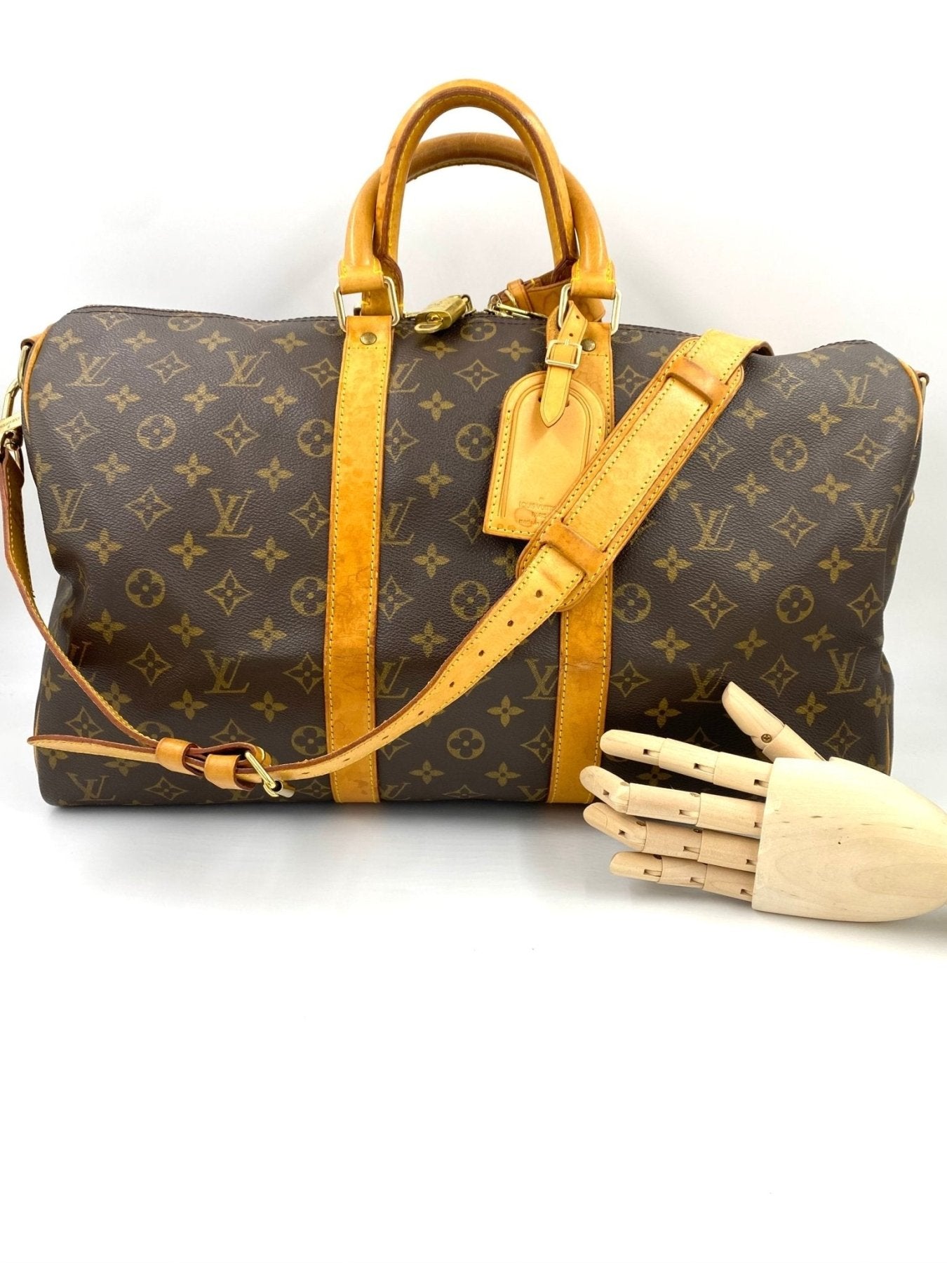 Louis Vuitton Keepall 45 Bandouliere Reisetasche in Monogram Canvas mit Lederdetails und abnehmbarem Schulterriemen