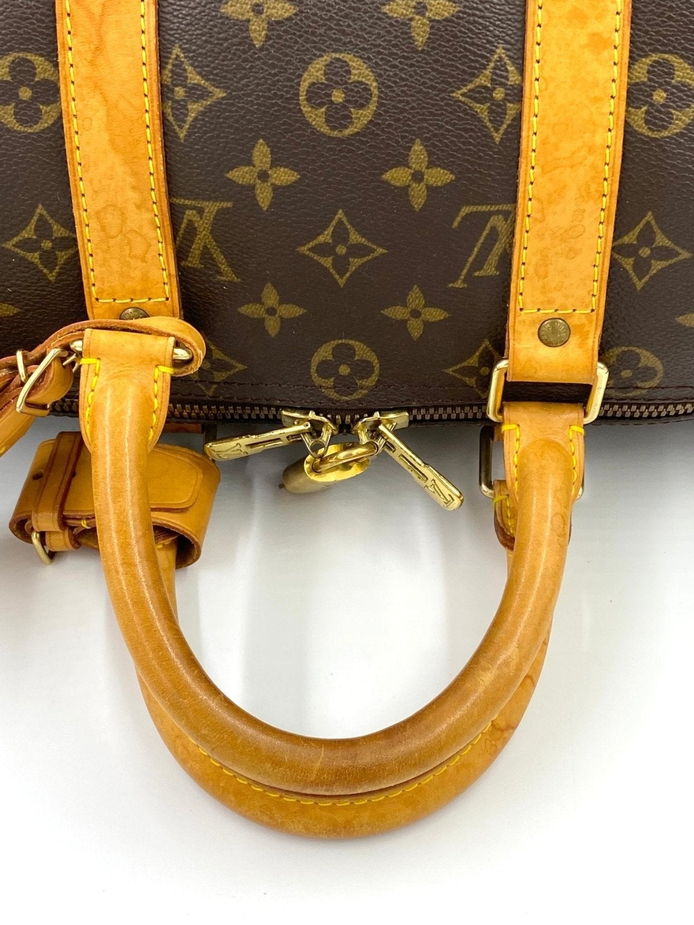 Louis Vuitton Keepall 45 Bandouliere Reisetasche aus Monogram Canvas mit honigfarbenem Ledergriff und abnehmbarem Schulterriemen