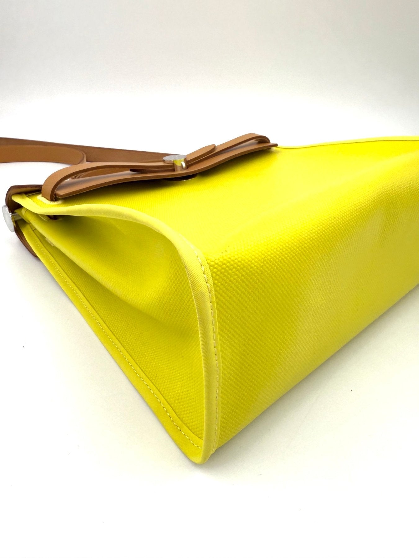 HERMÈS Herbag 31 Lime - Clutch & Macarons - Stempel U; 2022 - Clutch & Macarons -