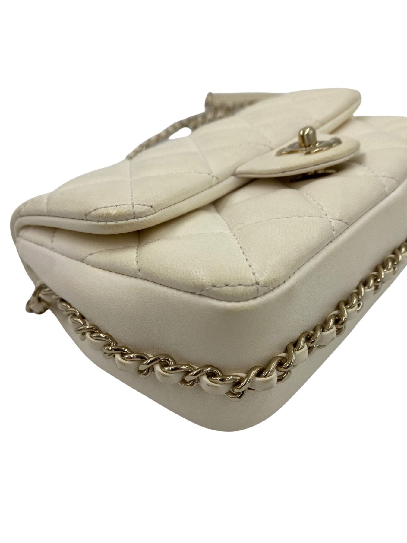 CHANEL Classic Flap Mini Pearls Handtasche in elfenbeinweissem Lammleder mit gestepptem Muster und goldener Kette