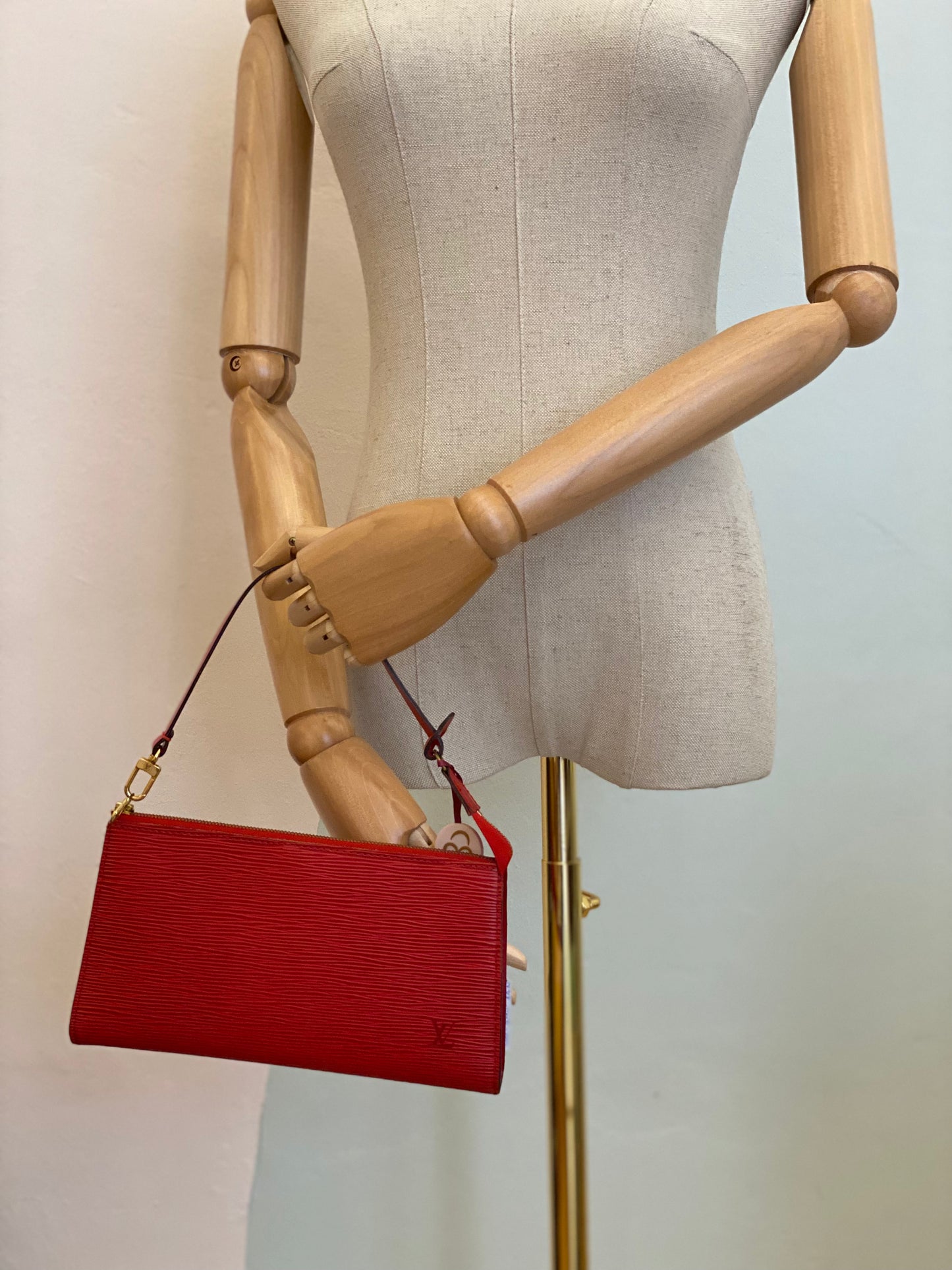 LOUIS VUITTON Clutch Pochette Accessoires Epileder rouge