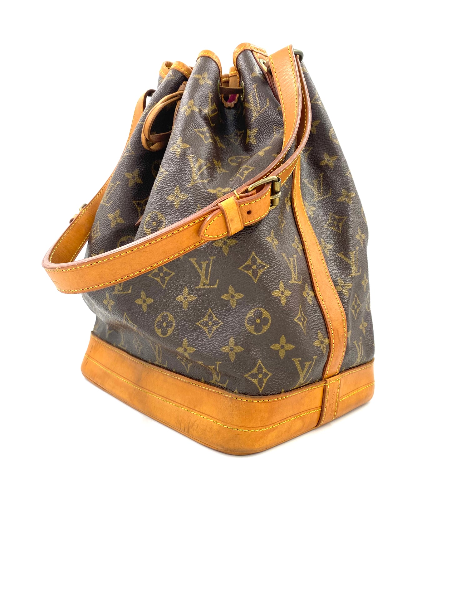 LOUIS VUITTON Noe Grande Monogram Canvas