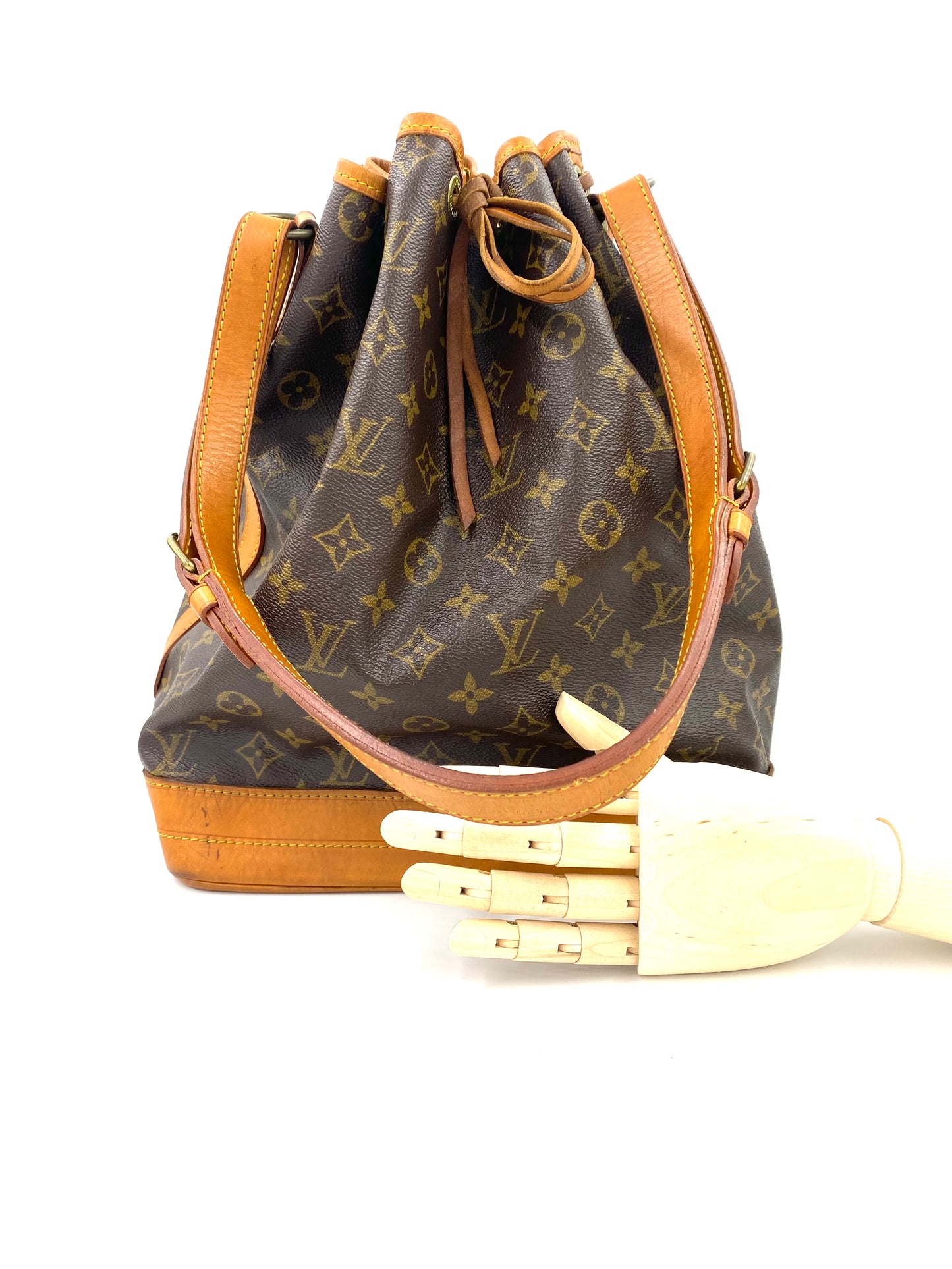 LOUIS VUITTON Noe Grande Monogram Canvas