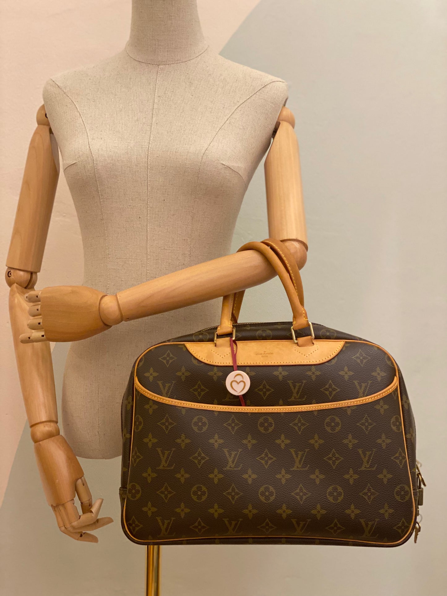 LOUIS VUITTON Deauville Monogram Canvas