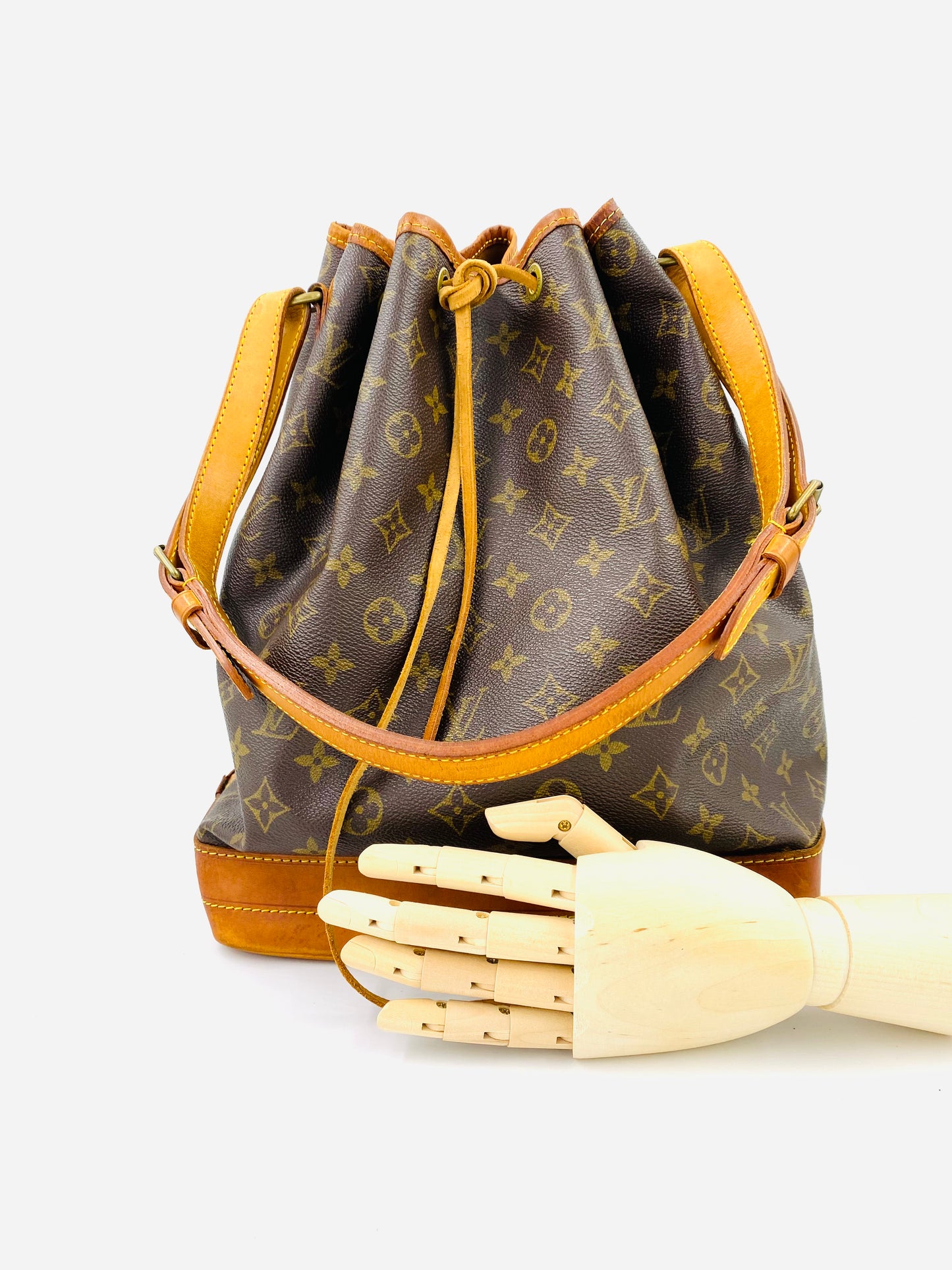 LOUIS VUITTON Noe grande Monogram Canvas