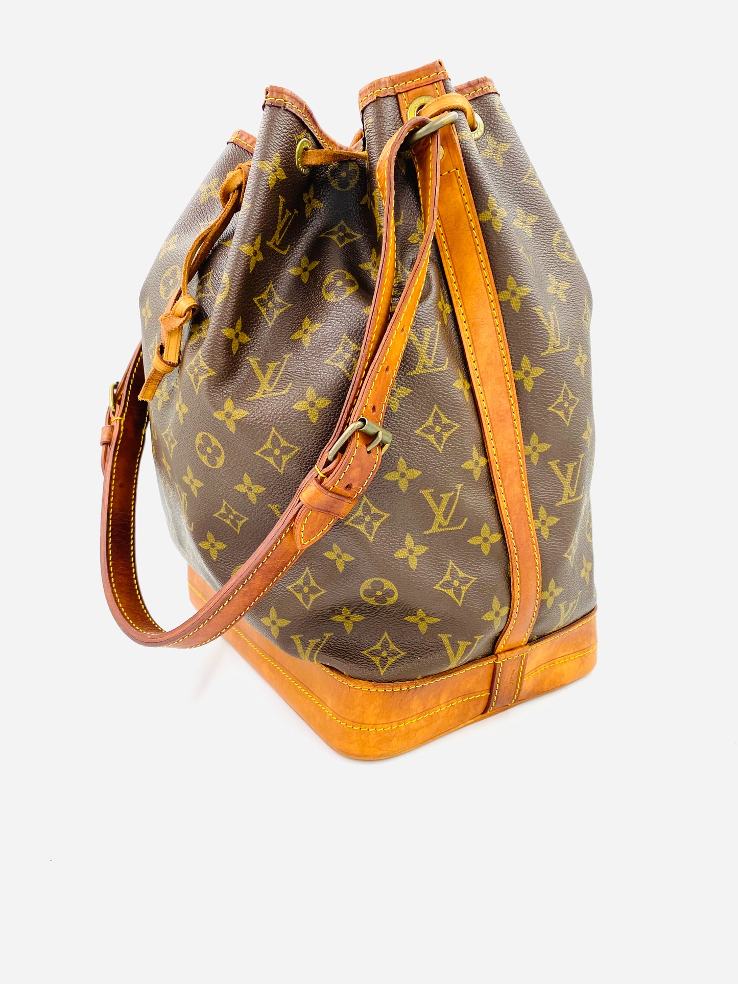 LOUIS VUITTON Noe grande Monogram Canvas