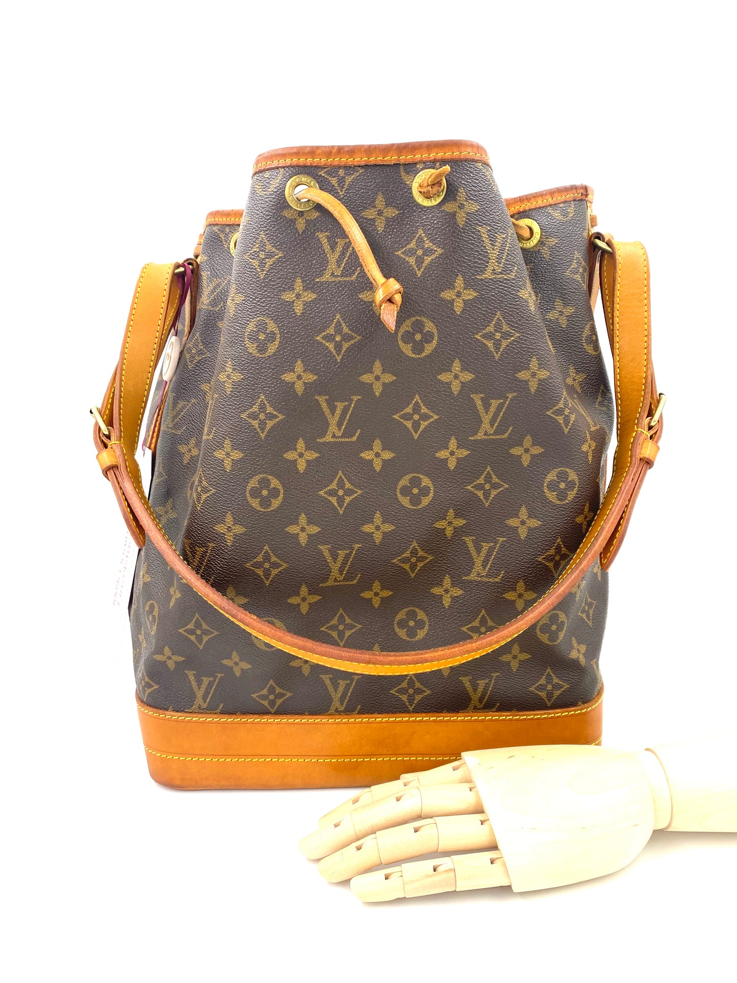LOUIS VUITTON Noe Grande Monogram Canvas