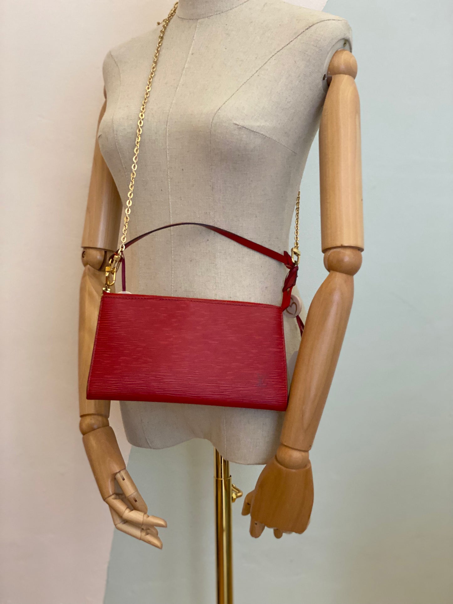LOUIS VUITTON Clutch Pochette Accessoires Epileder rouge