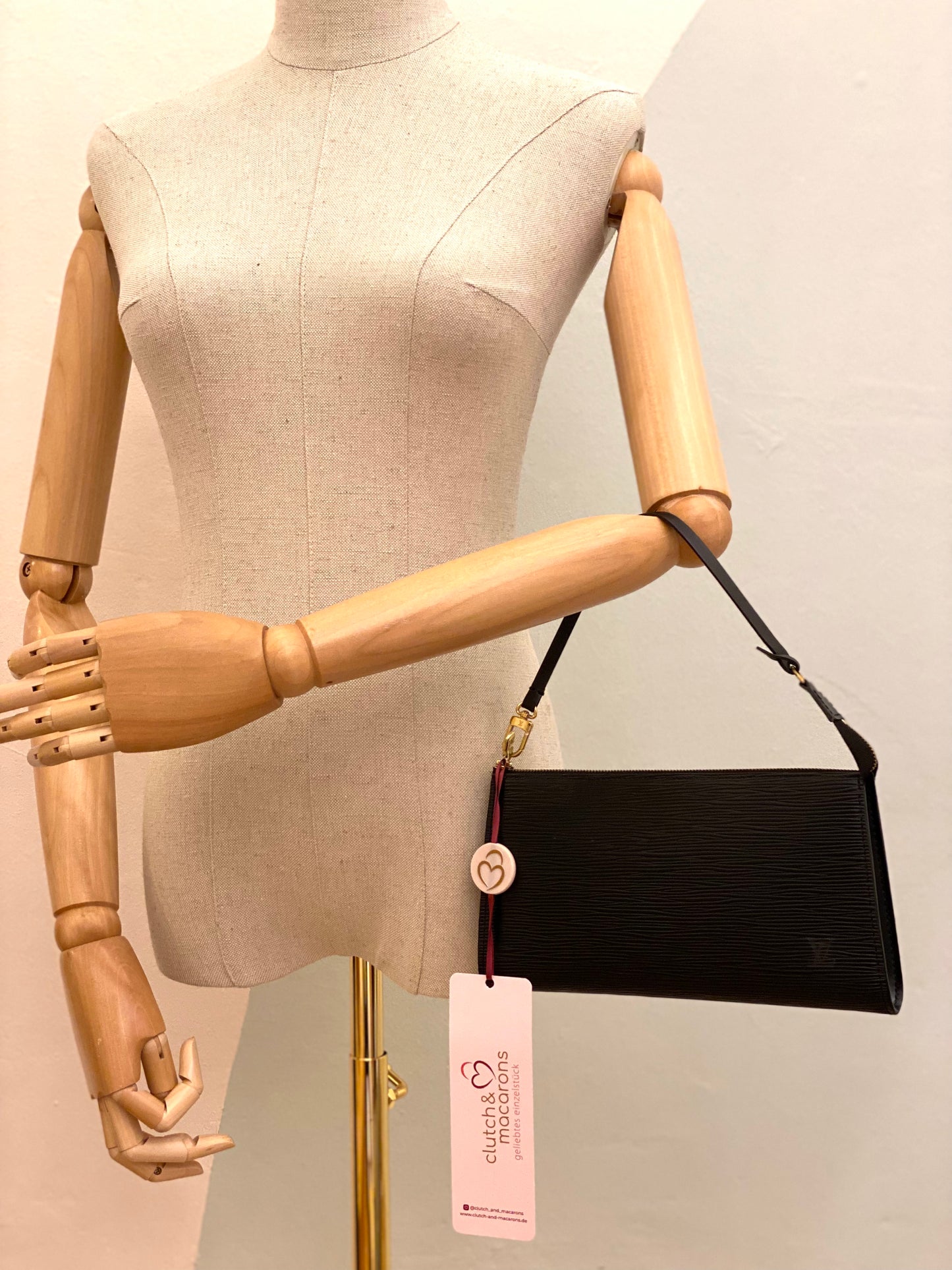 LOUIS VUITTON Clutch Pochette Accessoires Epi noir