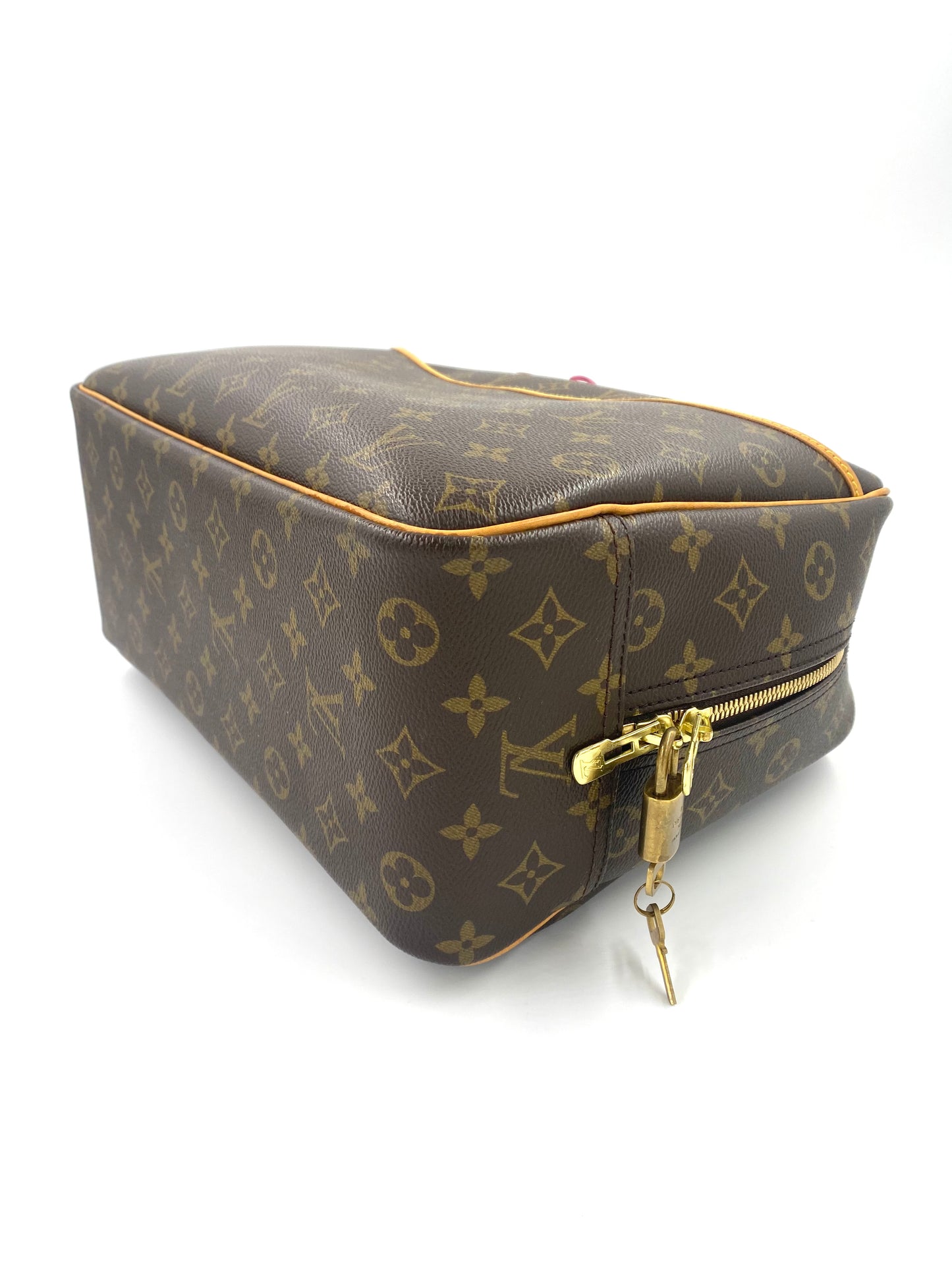 LOUIS VUITTON Deauville Monogram Canvas